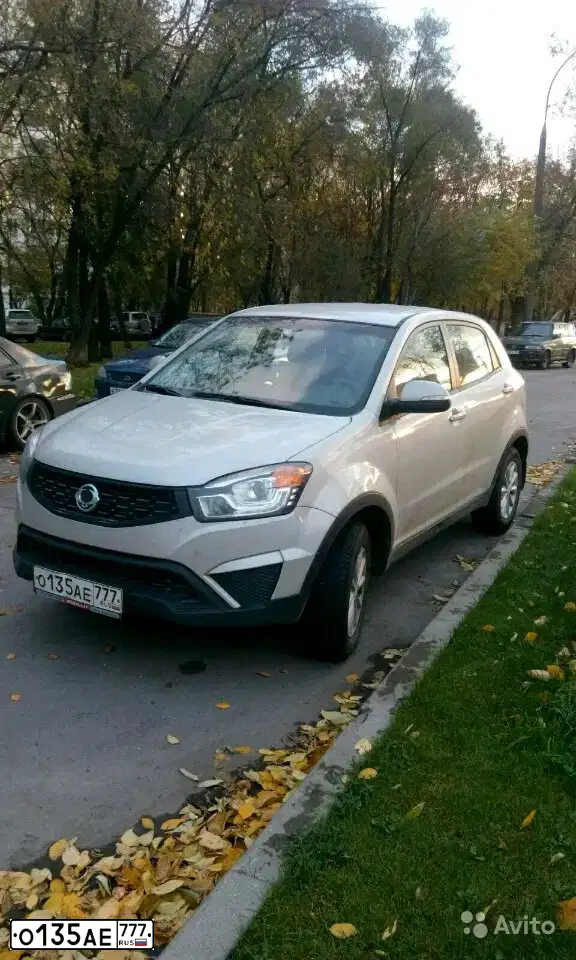Фото автомобиля SSANGYONG ACTYON, 2013 — госномер О135АЕ777. Цвет: СЕРЫЙ СВЕТЛЫЙ