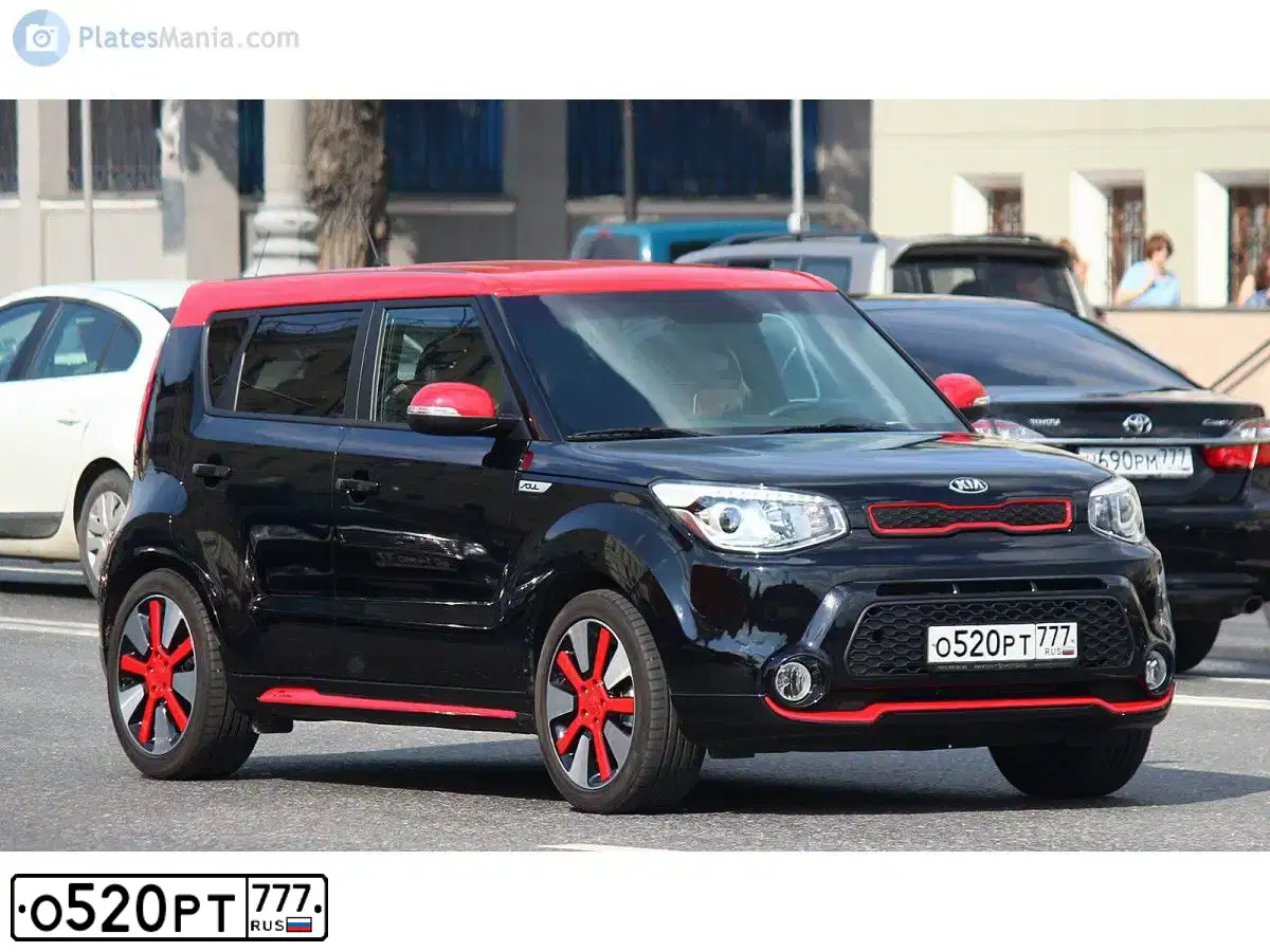 Фото автомобиля KIA SOUL, 2016 — госномер О520РТ777. Цвет: ЧЕРНЫЙ