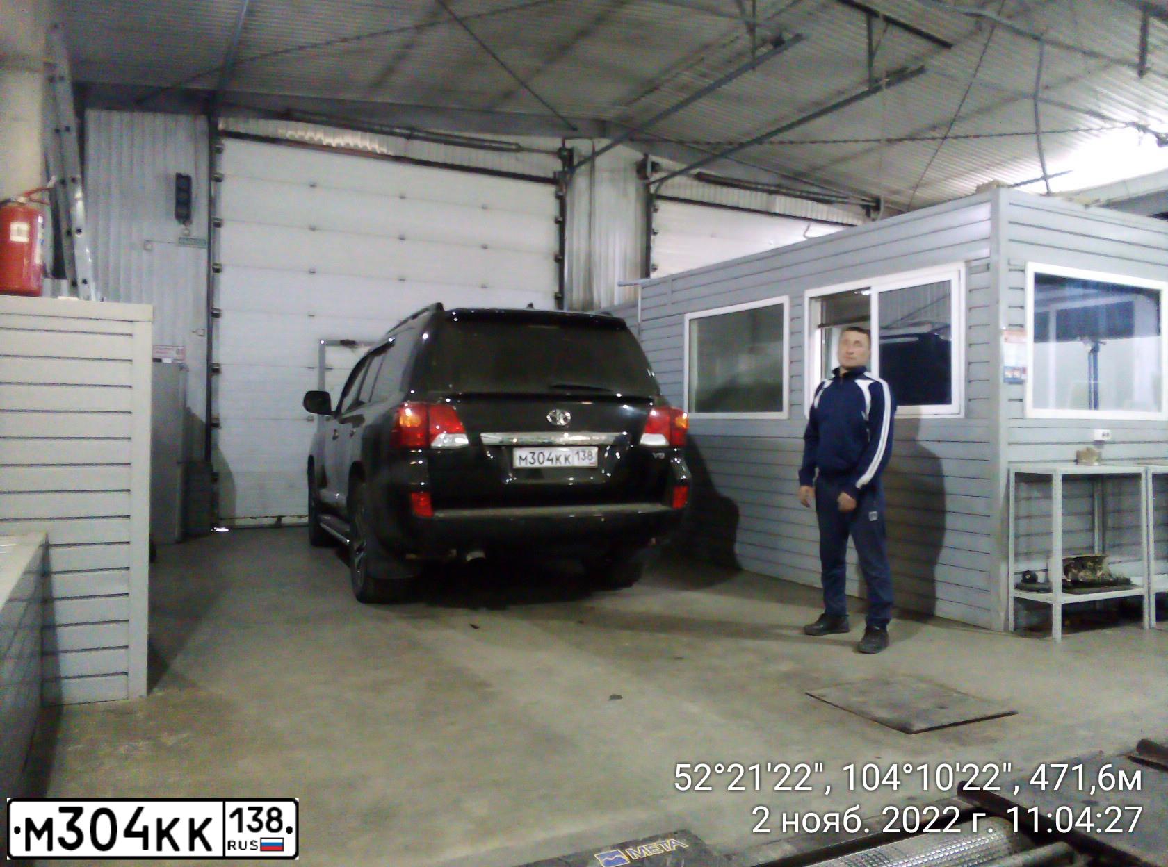 Фото автомобиля TOYOTA LANDCRUISER 200, 2012 — госномер А444ХХ38. Цвет: ЧЕРНЫЙ