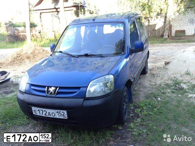 Фото автомобиля PEUGEOT PARTNER, 2005 — госномер Е172АО152. Цвет: СИНИЙ