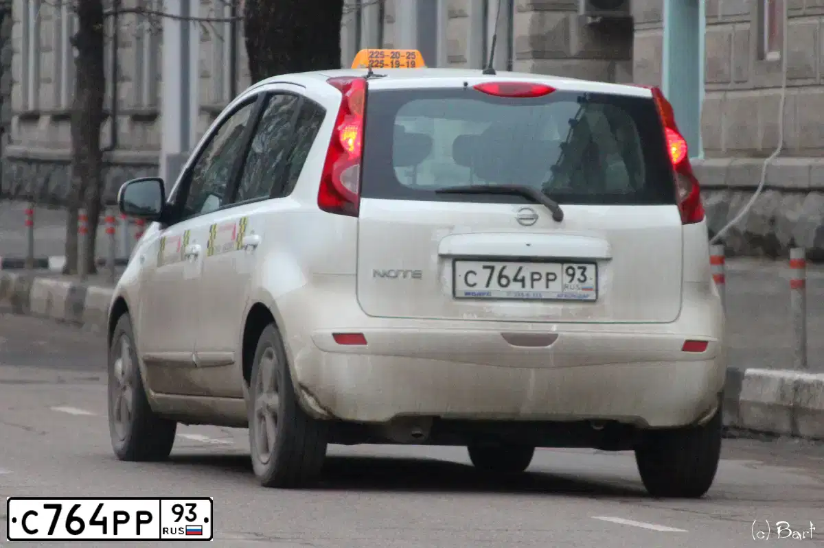 Фото автомобиля NISSAN NOTE, 2008 — госномер С764РР93. Цвет: БЕЛЫЙ