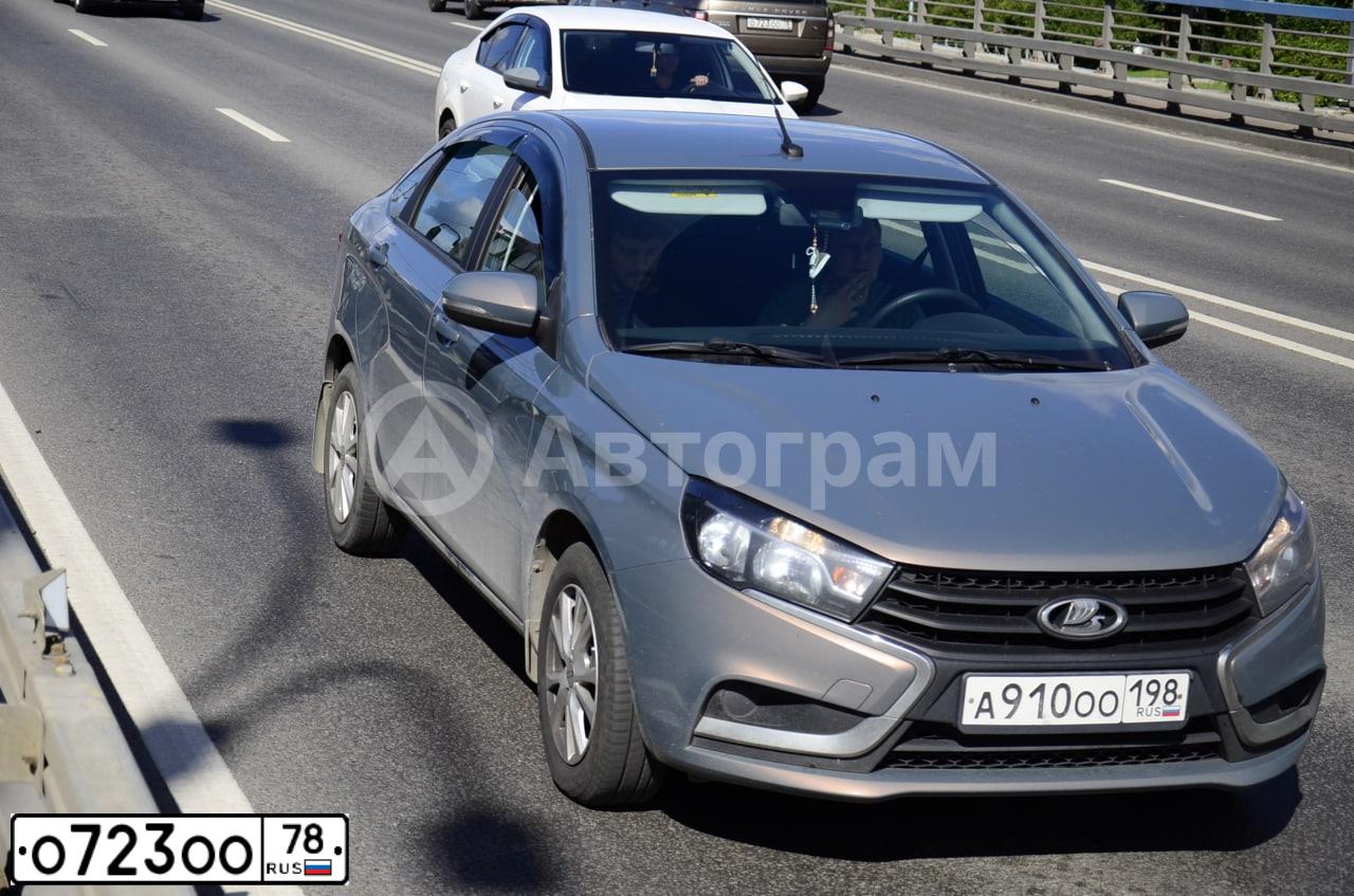 Фото автомобиля MERCEDES R-KLASSE, 2012 — госномер О983УМ197. Цвет: Белый