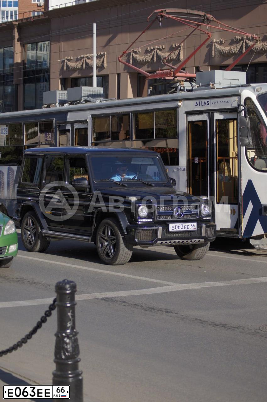 Фото автомобиля MERCEDES G-KLASSE, 2016 — госномер Е063ЕЕ66. Цвет: ЧЕРНЫЙ