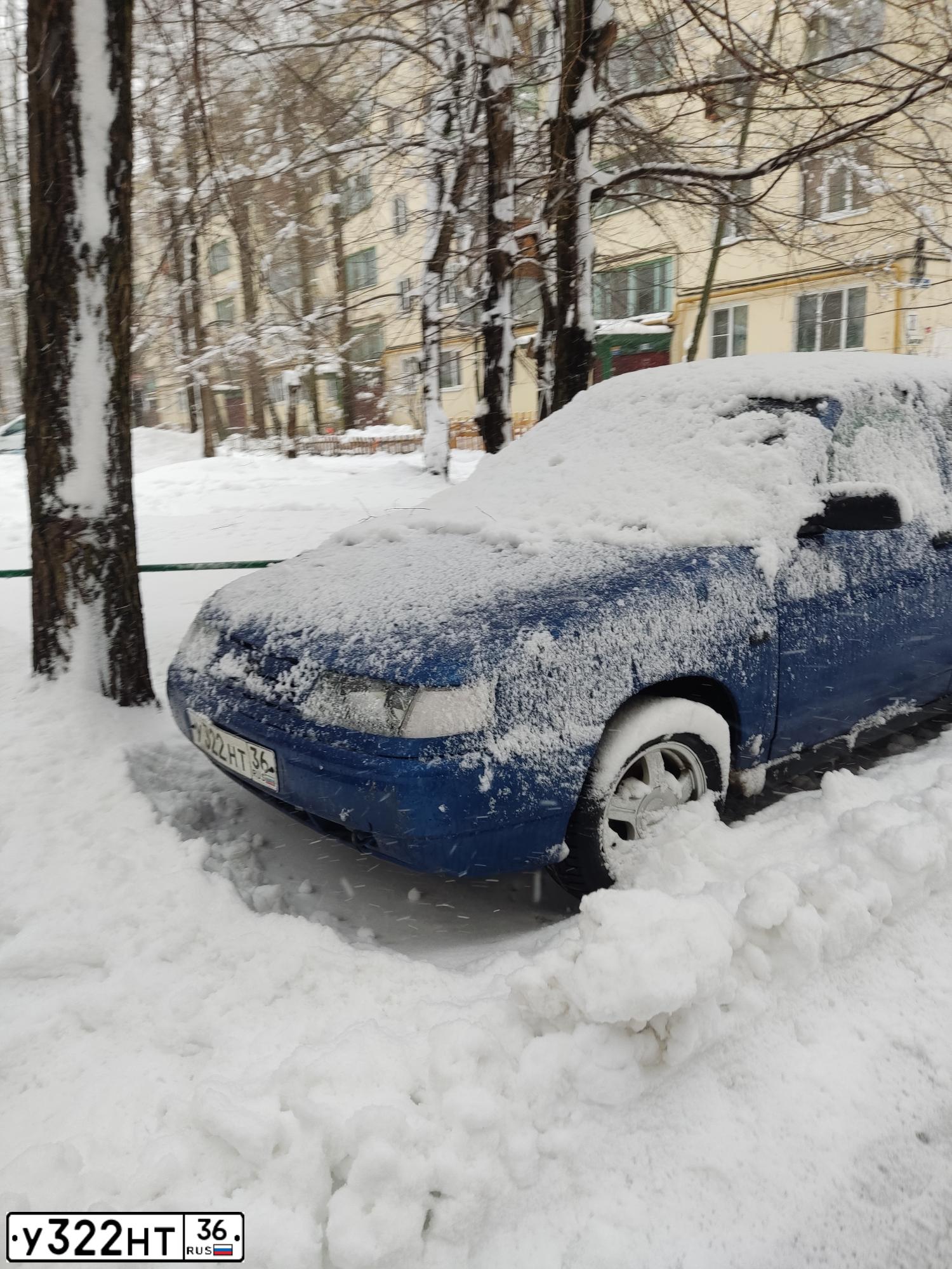 Фото автомобиля LADA 2112, 2008 — госномер У373ОР31. Цвет: синий