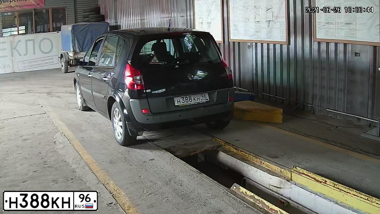 Фото автомобиля RENAULT MEGANE /GRAND/ SCENIC, 2008 — госномер Н388КН96. Цвет: ЧЕРНЫЙ