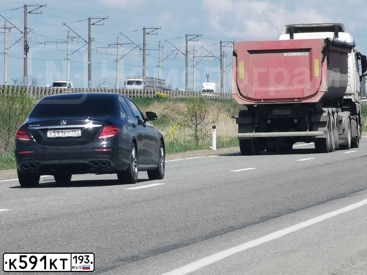 Фото автомобиля MERCEDES-BENZ E200, 2020 — госномер У586МА198. Цвет: ЧЕРНЫЙ