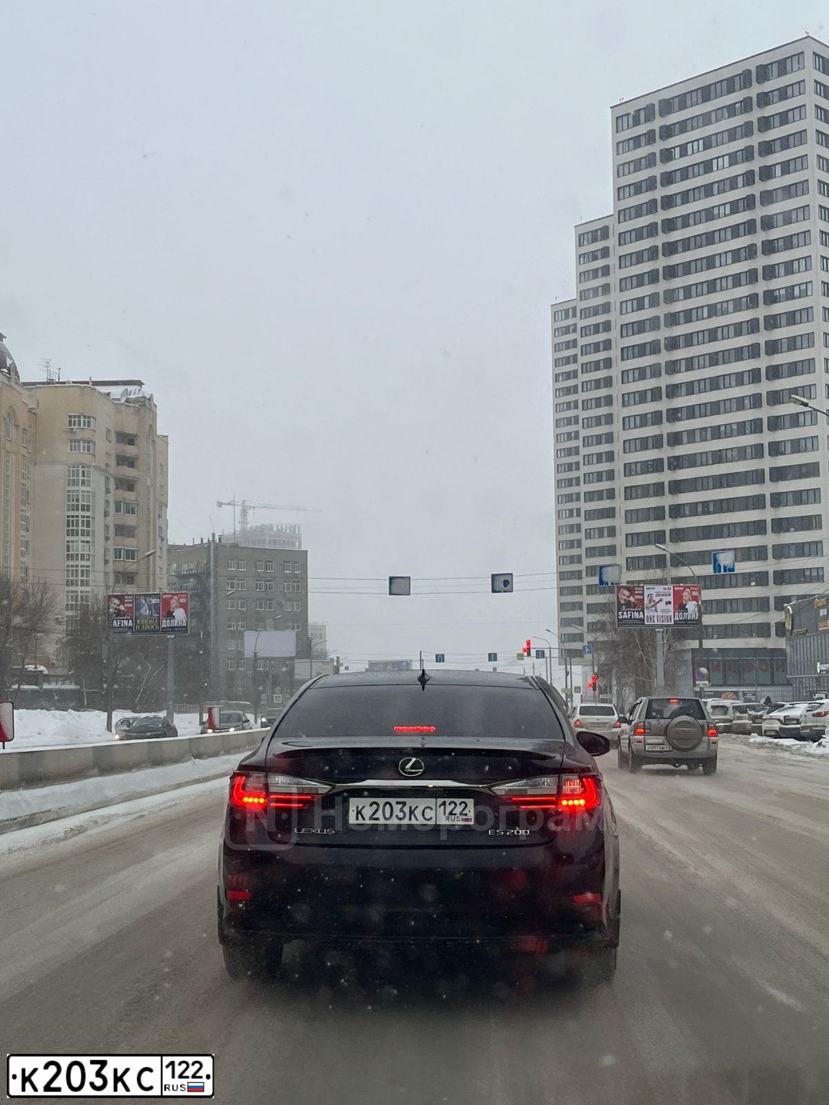 Фото автомобиля LEXUS ES, 2018 — госномер К203КС122. Цвет: ЧЕРНЫЙ