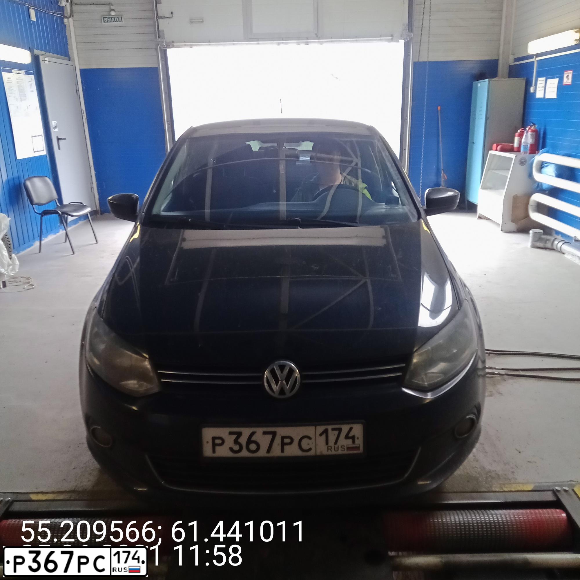 Фото автомобиля VOLKSWAGEN POLO, 2013 — госномер Р367РС174. Цвет: ЧЕРНЫЙ