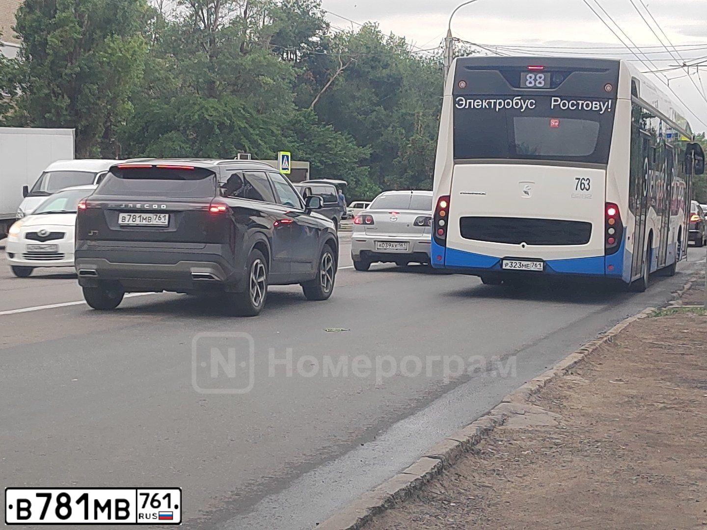 Фото автомобиля JAECOO J7, 2024 — госномер В781МВ761. Цвет: ЧЕРНЫЙ