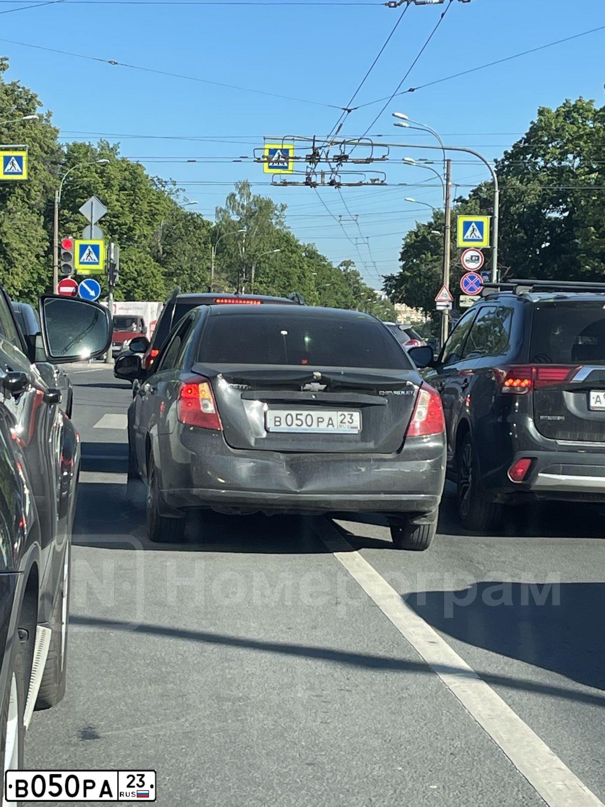Фото автомобиля CHEVROLET LACETTI, 2012 — госномер В050РА23. Цвет: ЧЕРНЫЙ