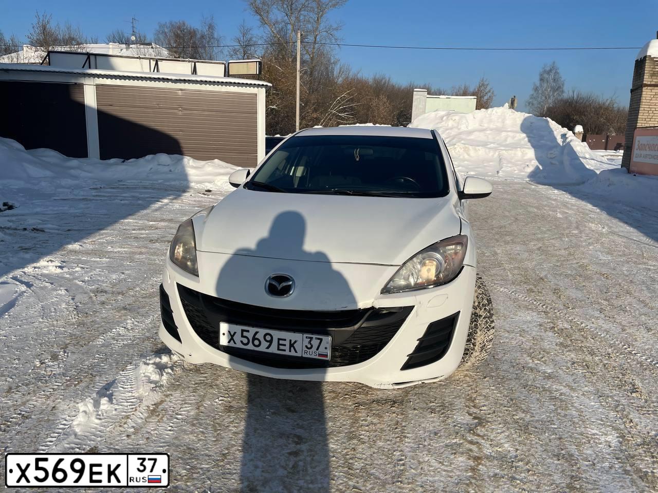 Фото автомобиля MAZDA 3, 2010 — госномер Х569ЕК37. Цвет: Белый