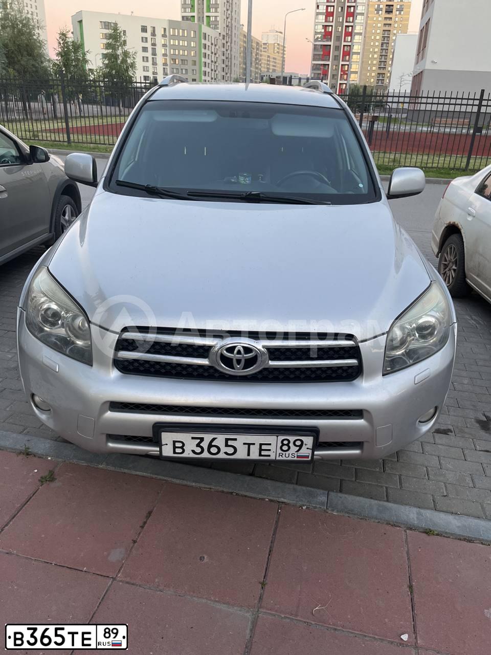 Фото автомобиля TOYOTA RAV4, 2007 — госномер В365ТЕ89. Цвет: Серебристый