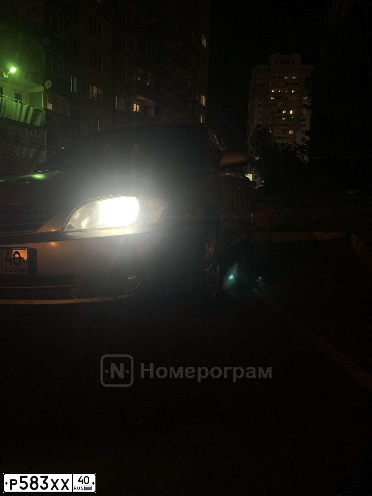 Фото автомобиля KIA SPECTRA, 2006 — госномер Р583ХХ40. Цвет: АЛМАЗНОЕ СЕРЕБРО (БЕЛЫЙ)