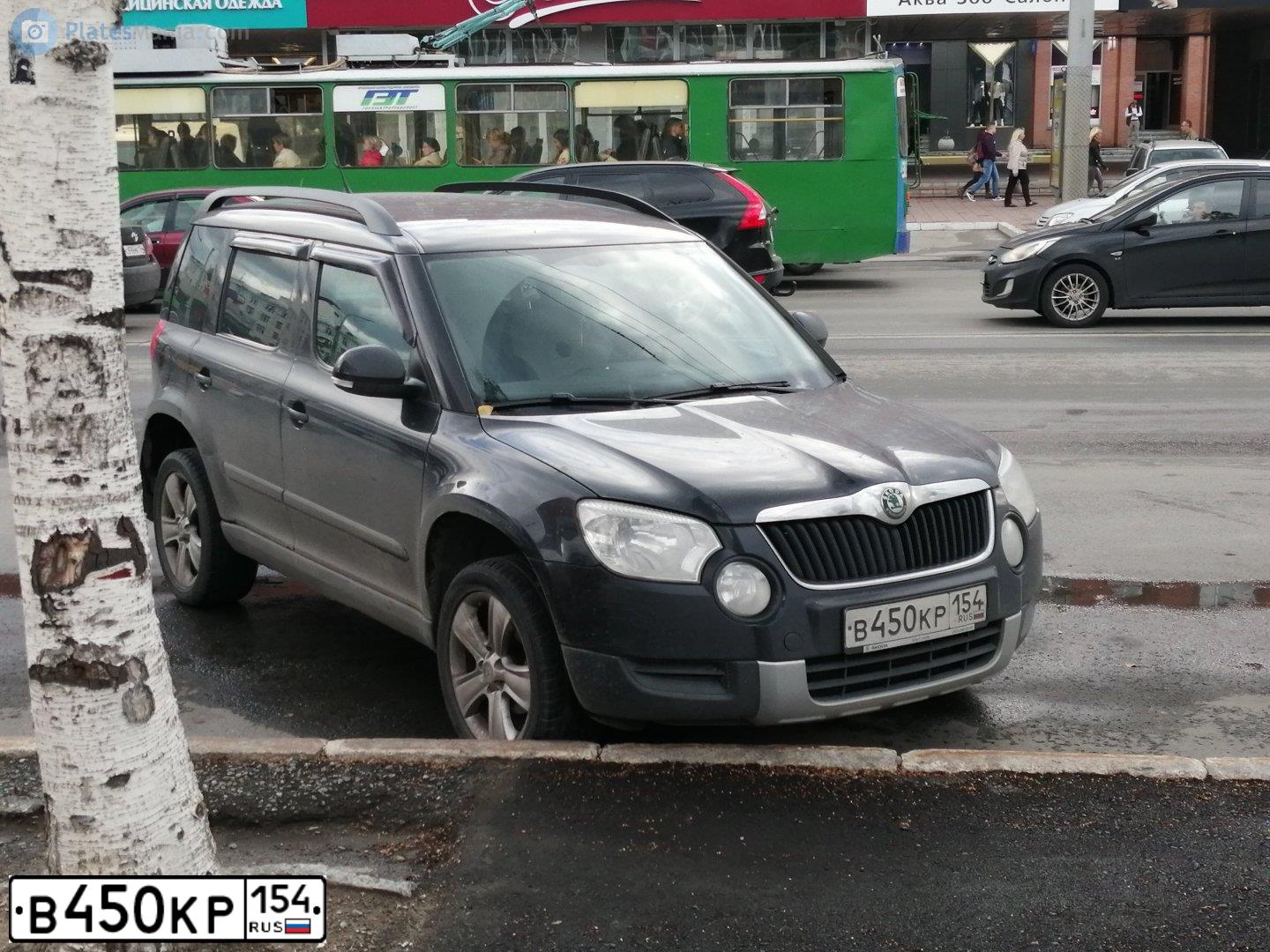 Фото автомобиля SKODA YETI, 2012 — госномер А225УЕ122. Цвет: ЧЕРНЫЙ