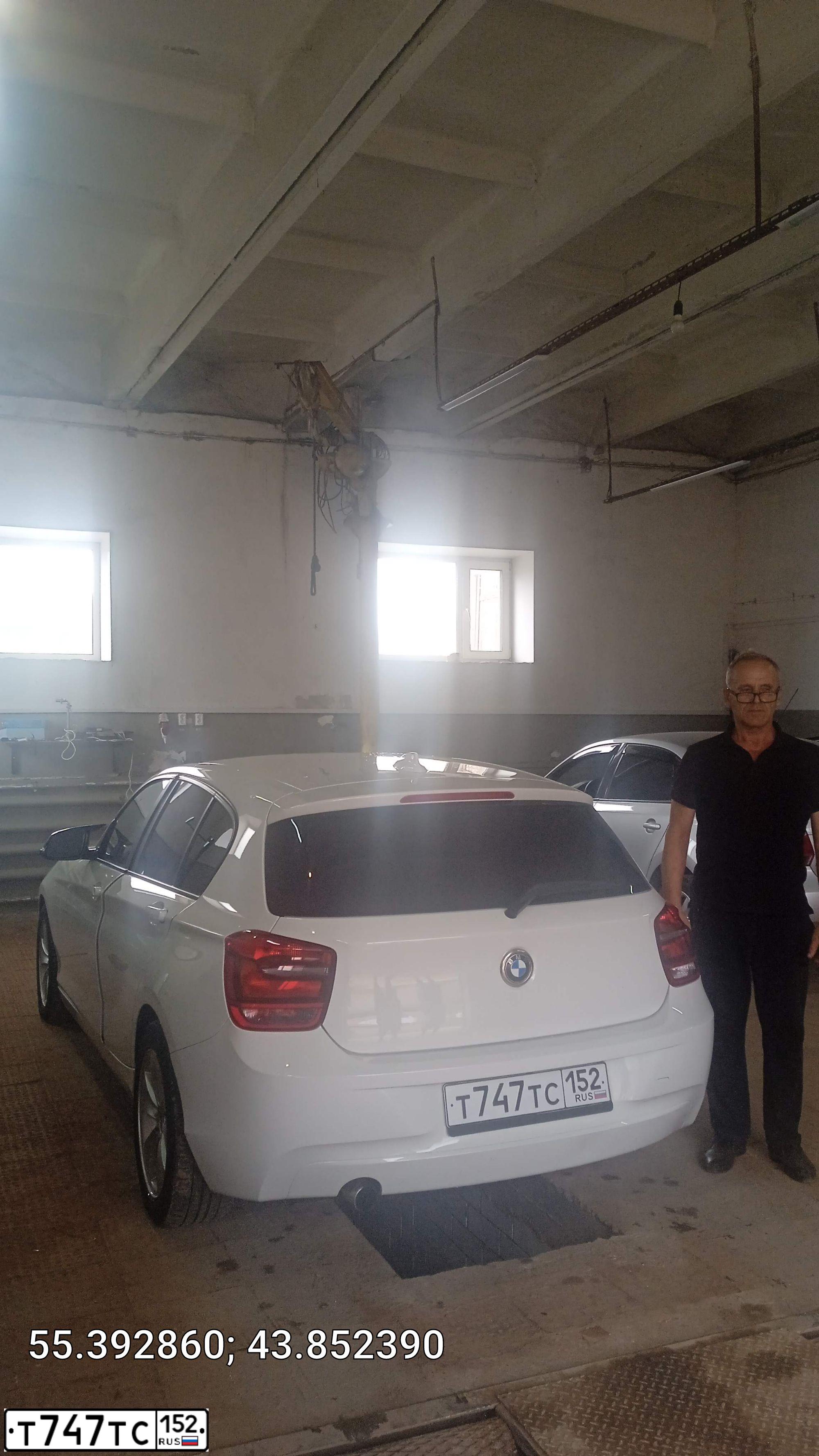 Фото автомобиля BMW SERIE 1, 2013 — госномер Т747ТС152. Цвет: Белый