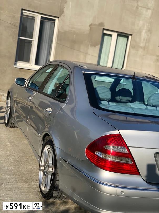 Фото автомобиля MERCEDES-BENZ E320, 2002 — госномер Е085НН193