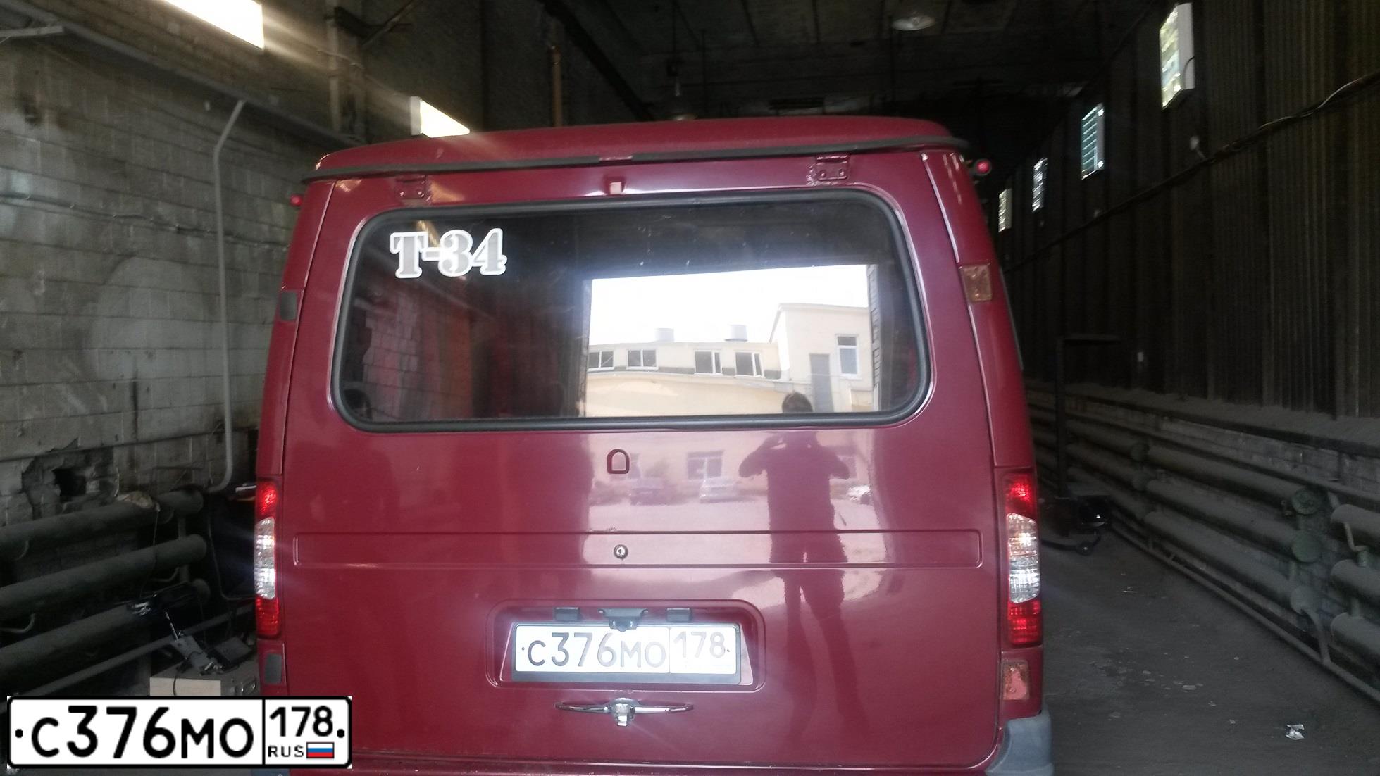 Фото автомобиля GAZ 2217 SOBOL, 2015 — госномер С376МО178. Цвет: ВИШНЕВЫЙ