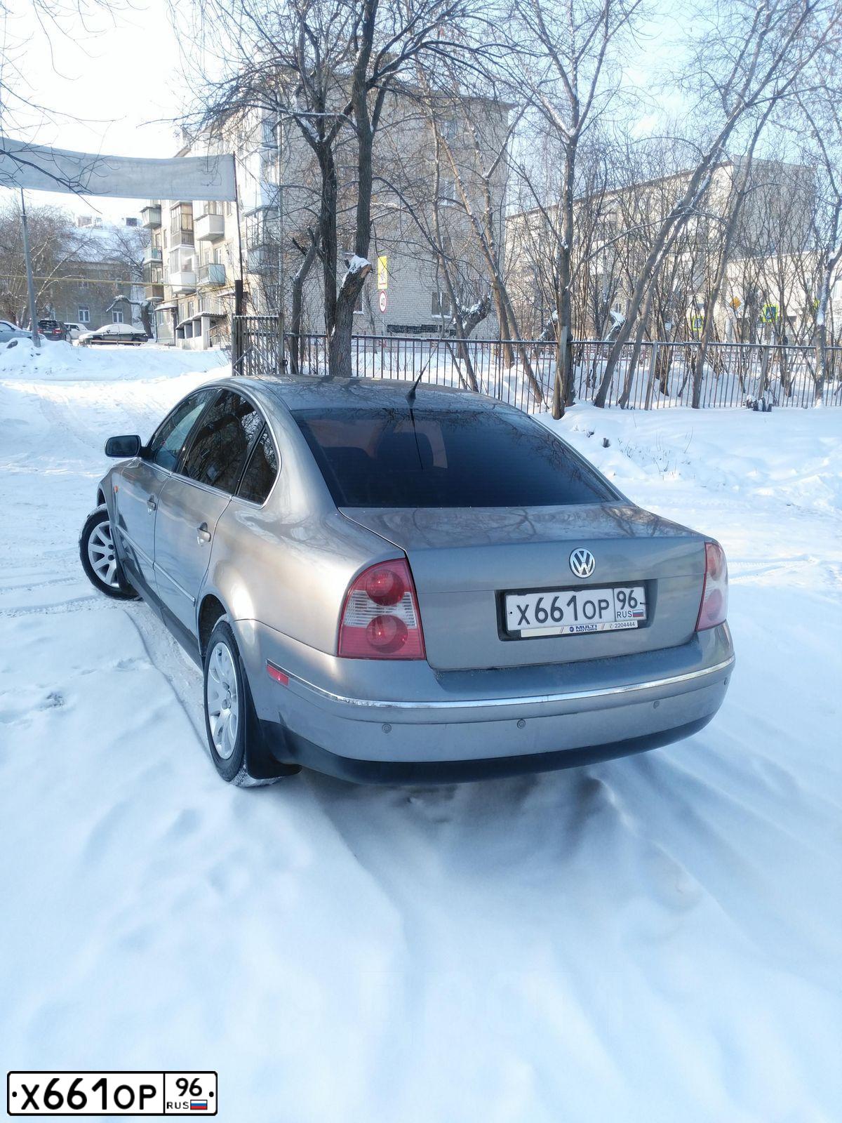 Фото автомобиля VOLKSWAGEN PASSAT, 2003 — госномер Х661ОР96. Цвет: СЕРЫЙ