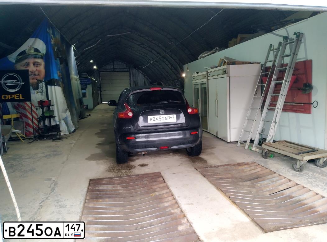 Фото автомобиля NISSAN JUKE, 2012 — госномер Х147ОУ60. Цвет: ЧЕРНЫЙ