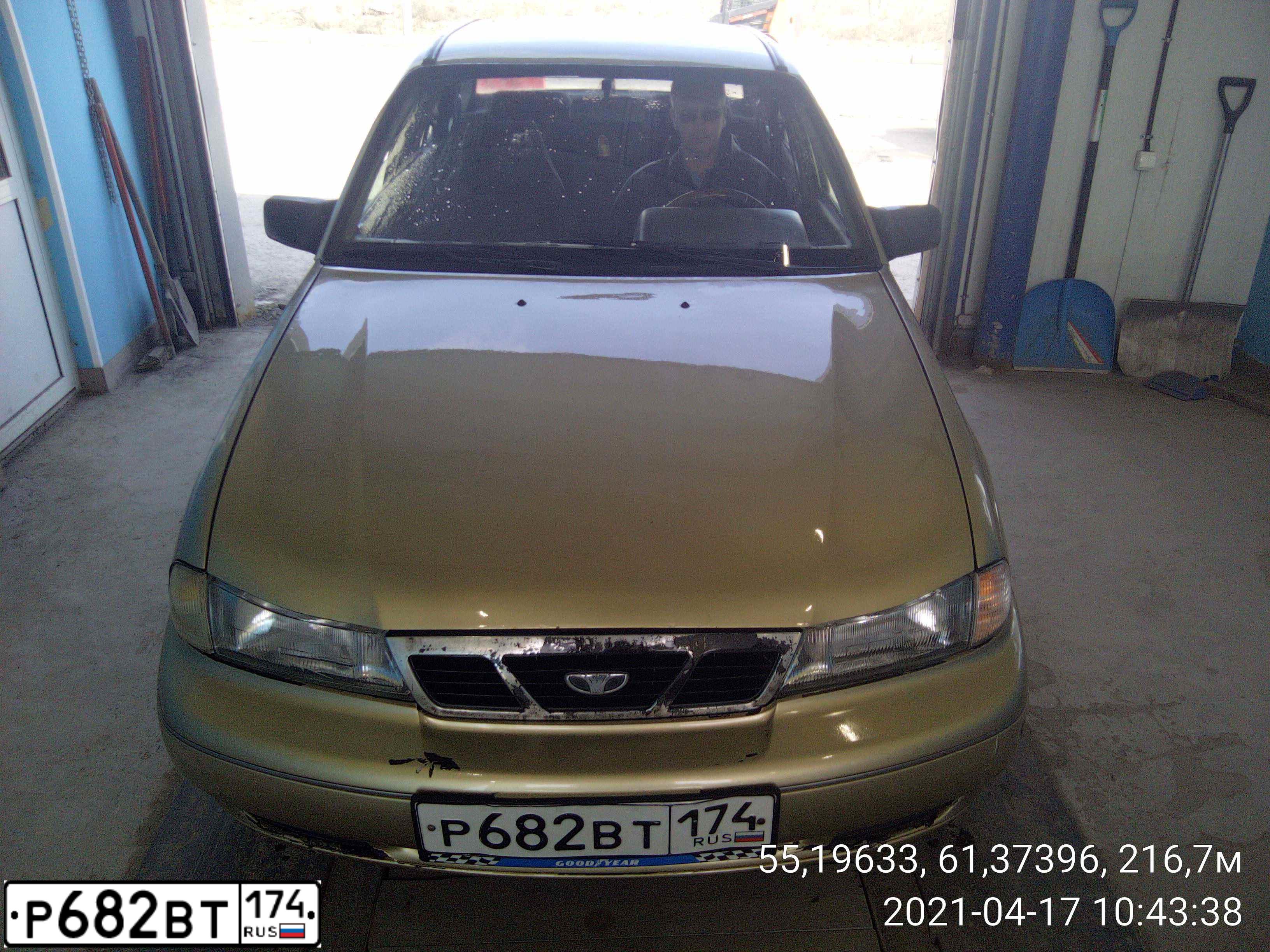 Фото автомобиля DAEWOO NEXIA, 2005 — госномер Р682ВТ174. Цвет: БЕЖЕВЫЙ