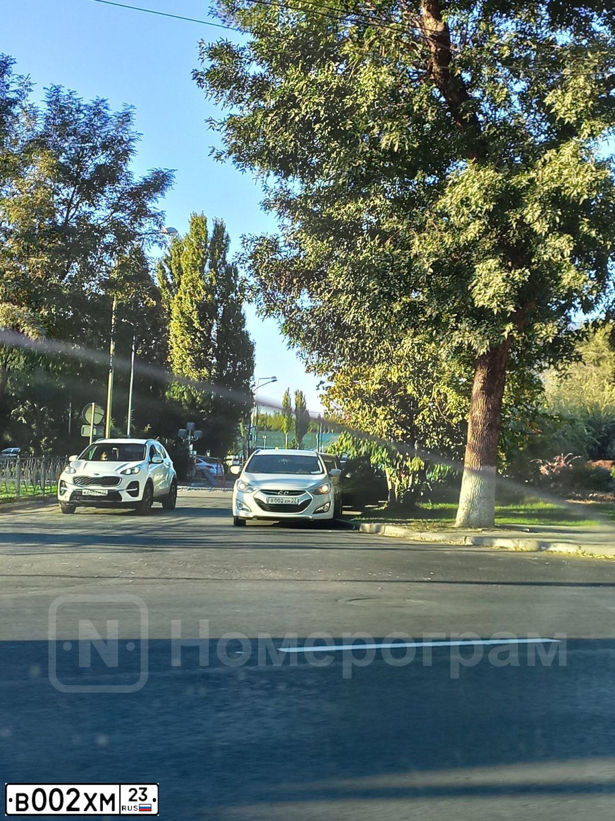 Фото автомобиля HYUNDAI I40, 2014 — госномер В002ХМ23. Цвет: БЕЛЫЙ