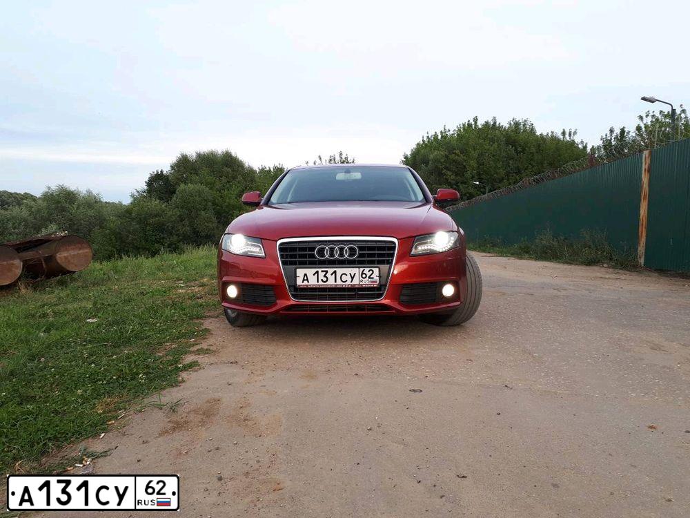 Фото автомобиля AUDI A4, 2009 — госномер В111НУ62. Цвет: ВИШНЕВЫЙ