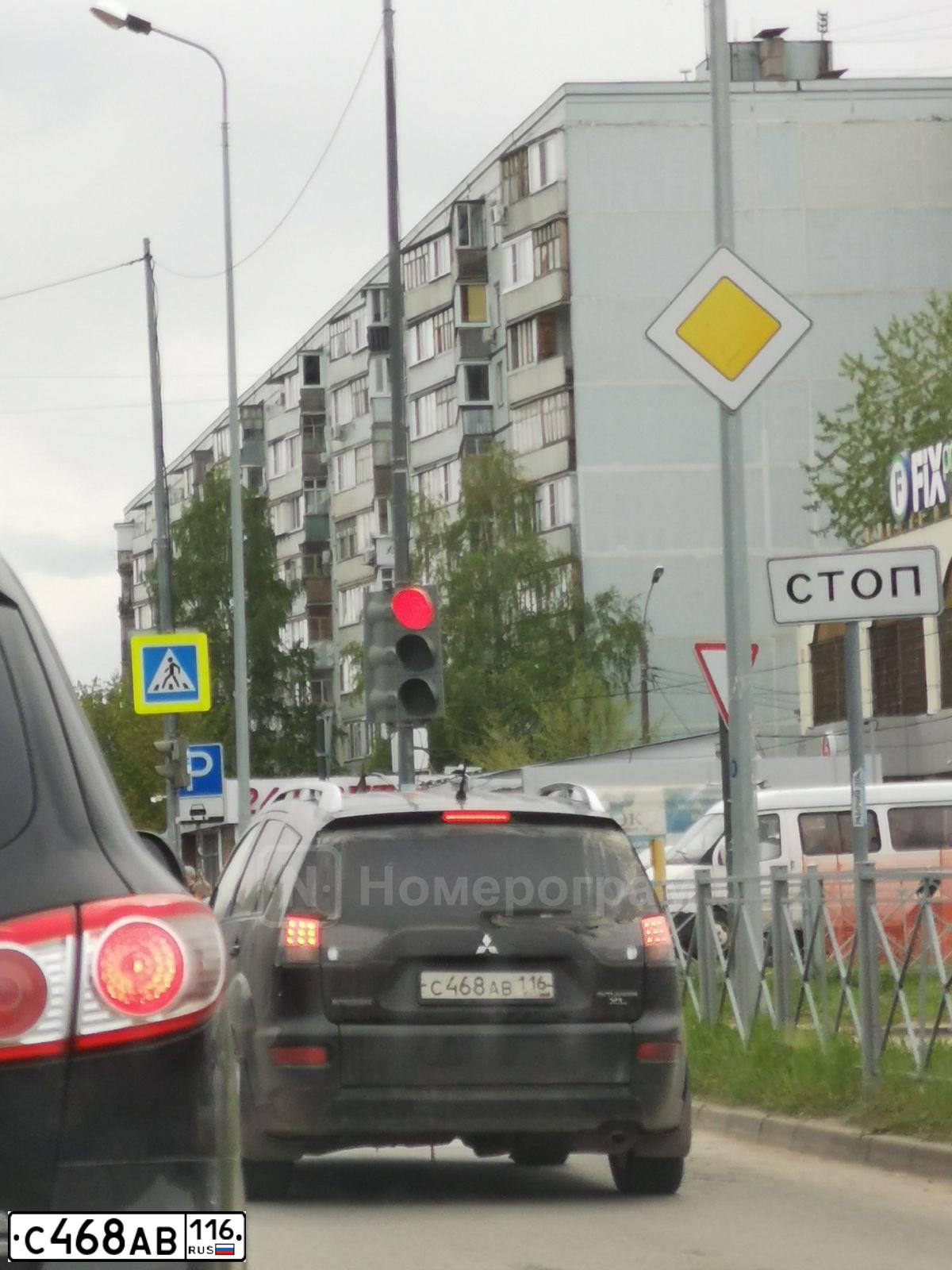 Фото автомобиля MITSUBISHI OUTLANDER, 2010 — госномер С468АВ116. Цвет: ЧЕРНЫЙ