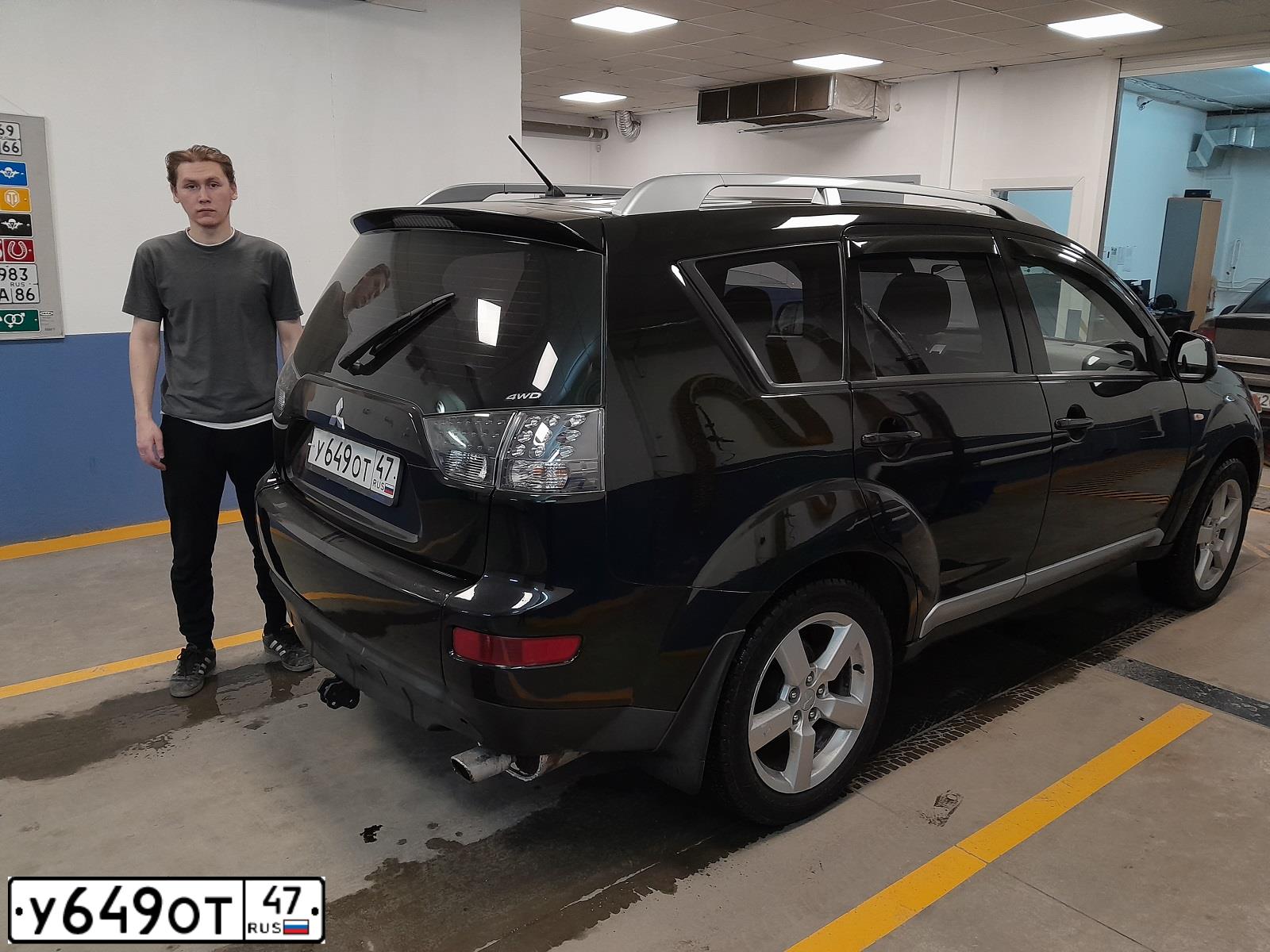 Фото автомобиля MITSUBISHI OUTLANDER, 2008 — госномер Т949НМ196. Цвет: ЧЕРНЫЙ