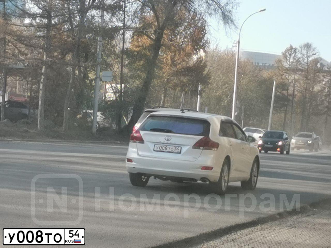 Фото автомобиля TOYOTA CAMRY, 2006 — госномер У008ТО54. Цвет: СЕРЕБРИСТЫЙ