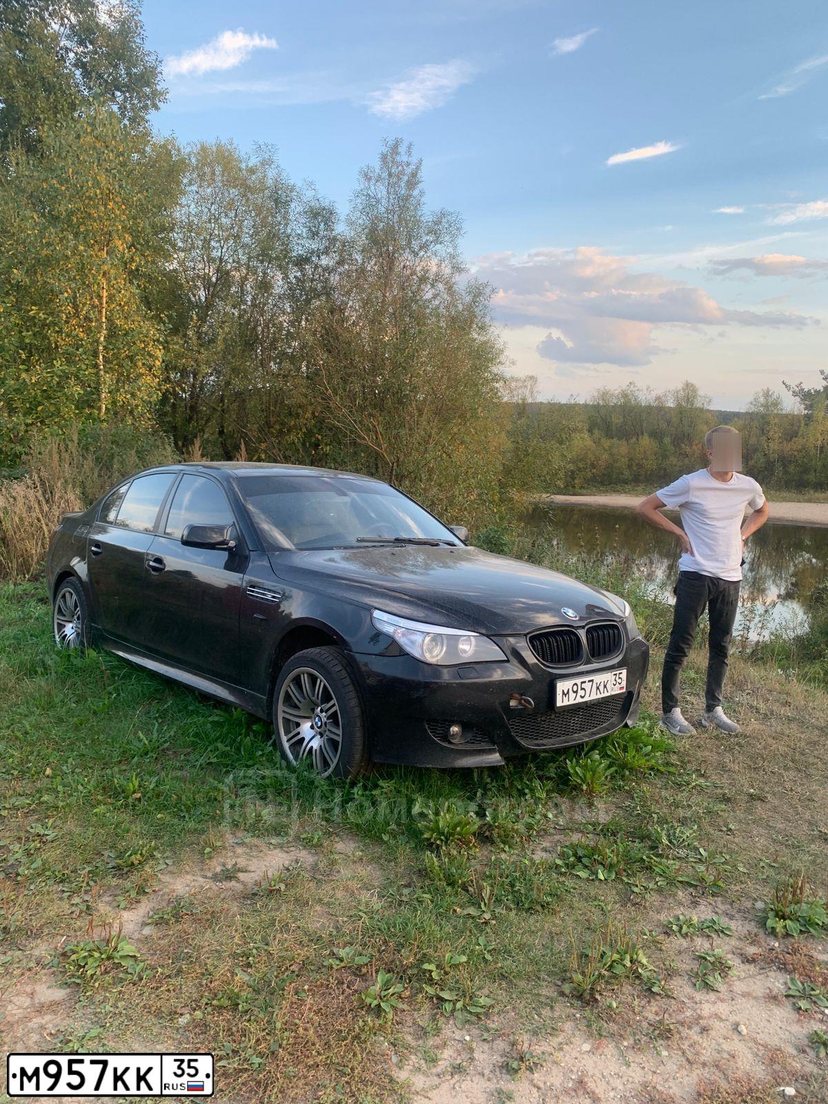 Фото автомобиля BMW SERIE 5, 2005 — госномер М957КК35. Цвет: ЧЕРНЫЙ