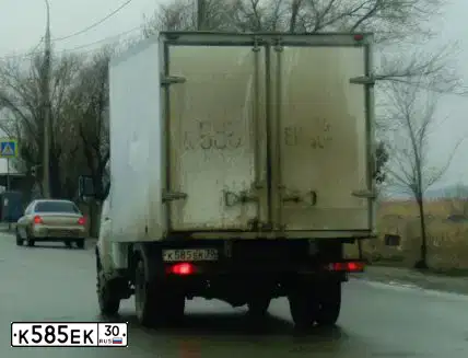Фото автомобиля GAZ 3302 EL, 2007 — госномер К585ЕК30. Цвет: БЕЛЫЙ
