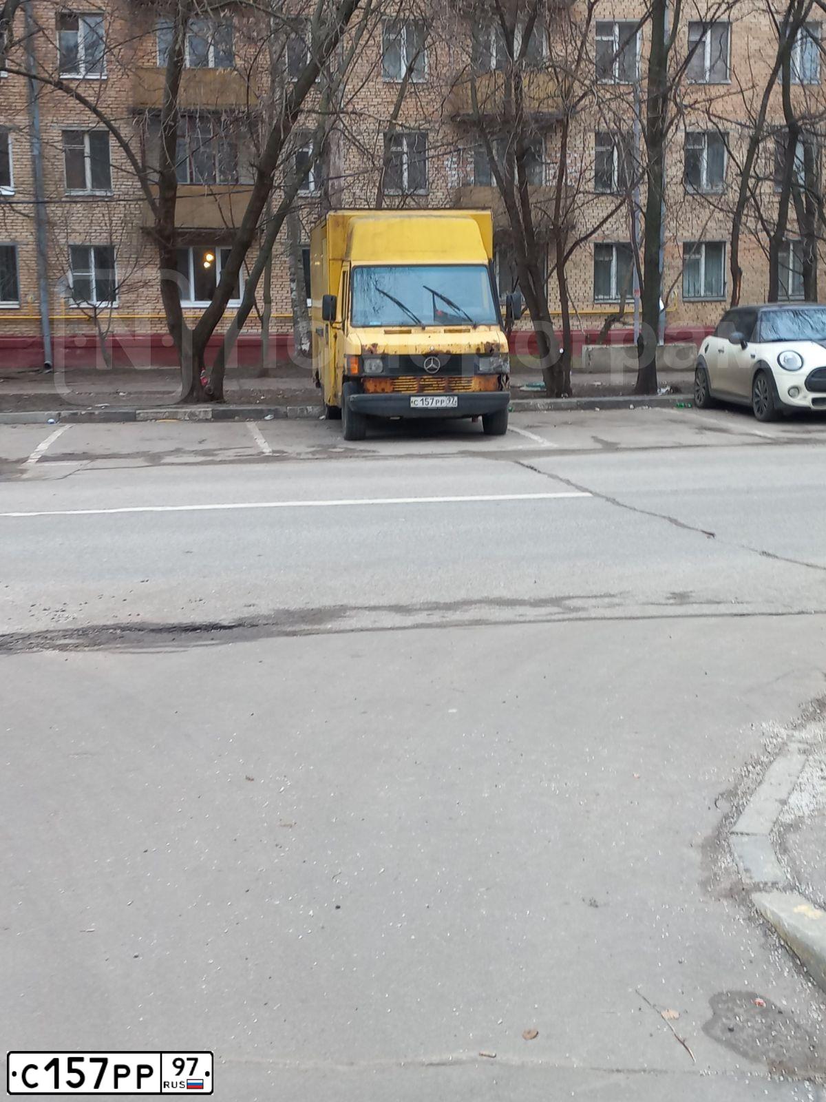 Фото автомобиля MERCEDES SPRINTER, 1995 — госномер С157РР97. Цвет: ЖЕЛТЫЙ