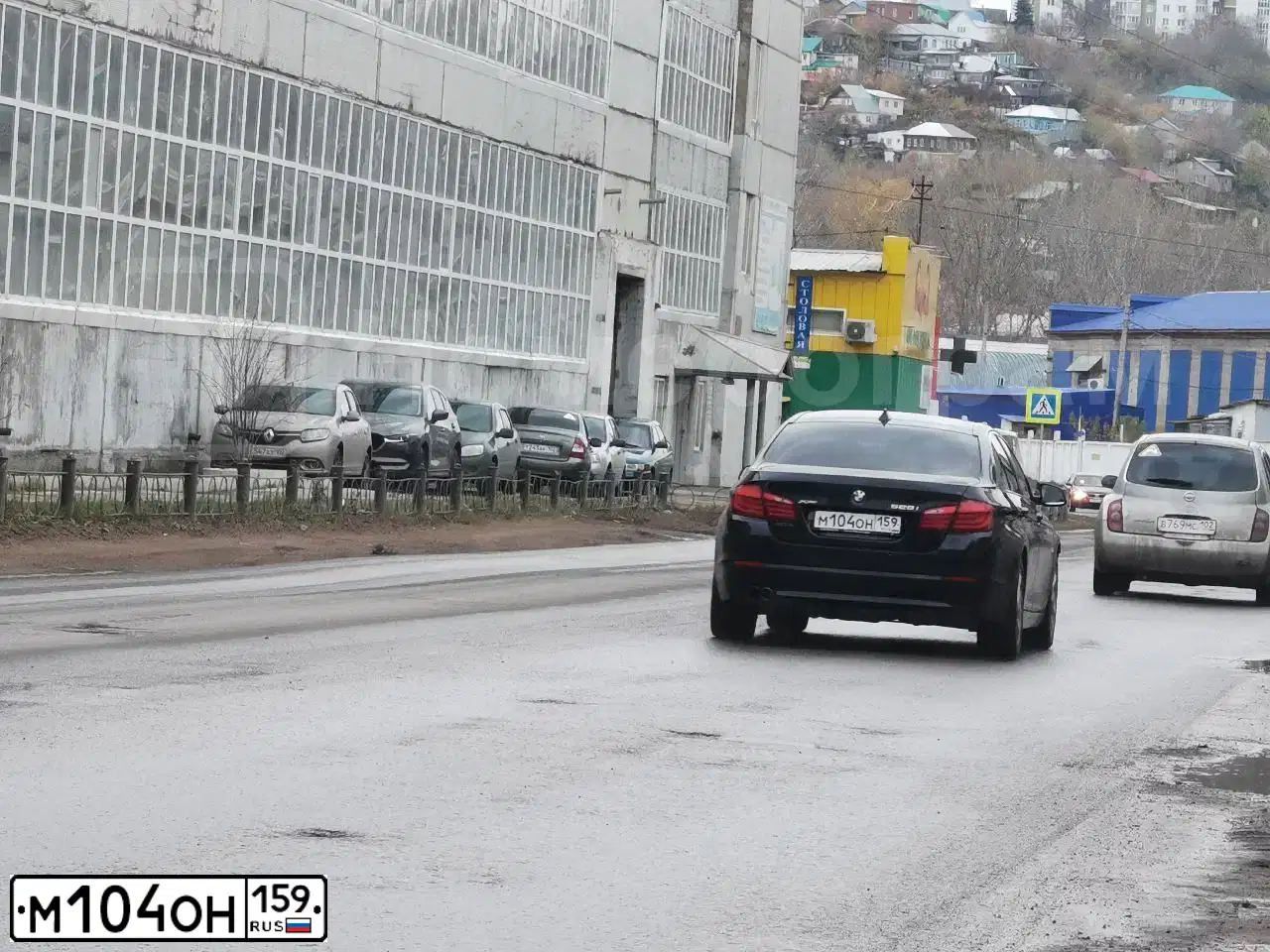 Фото автомобиля BMW SERIE 5, 2013 — госномер А561ХН702. Цвет: синий