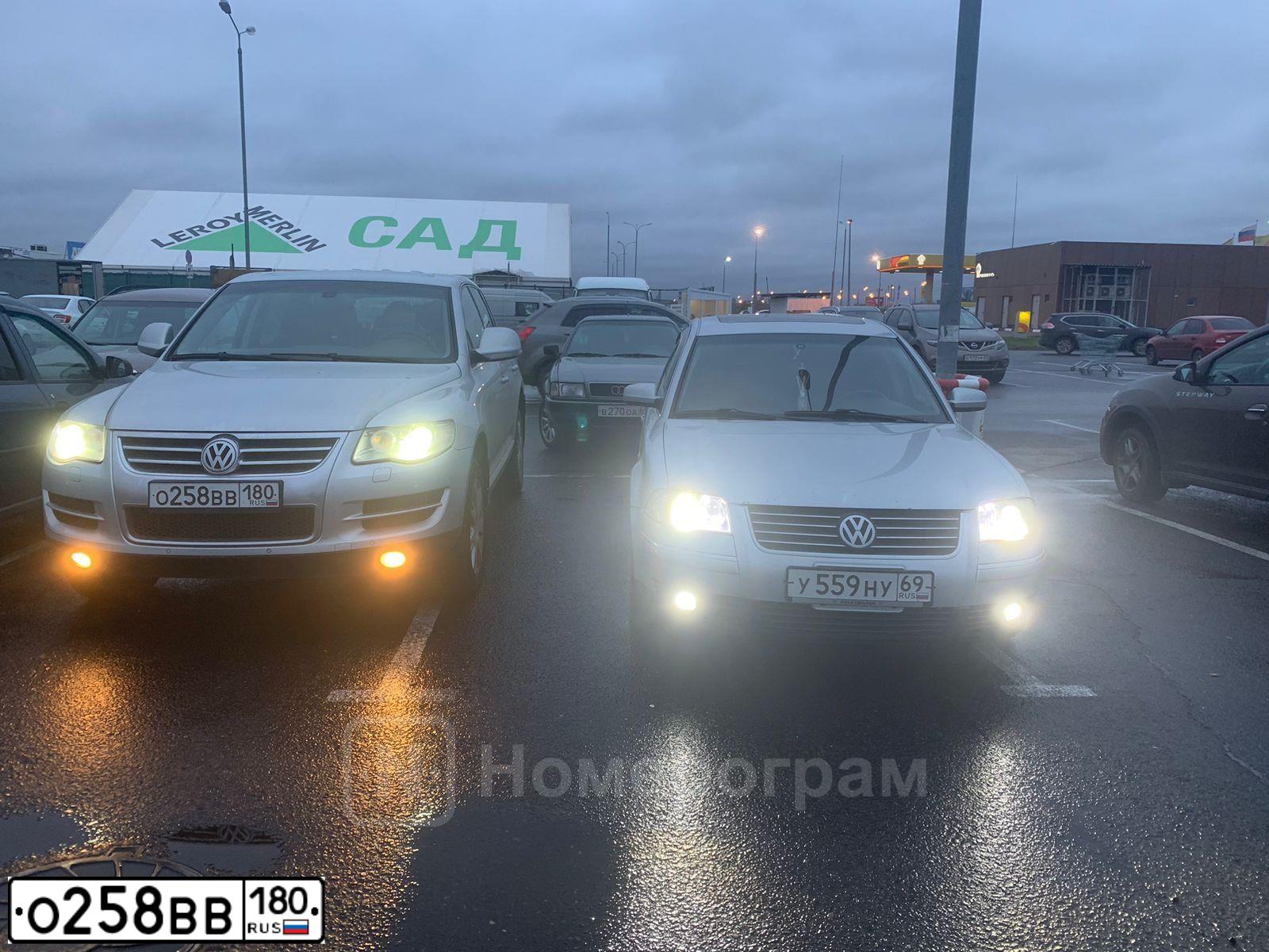 Фото автомобиля VOLKSWAGEN TOUAREG, 2008 — госномер Т988ЕР977. Цвет: СЕРЫЙ