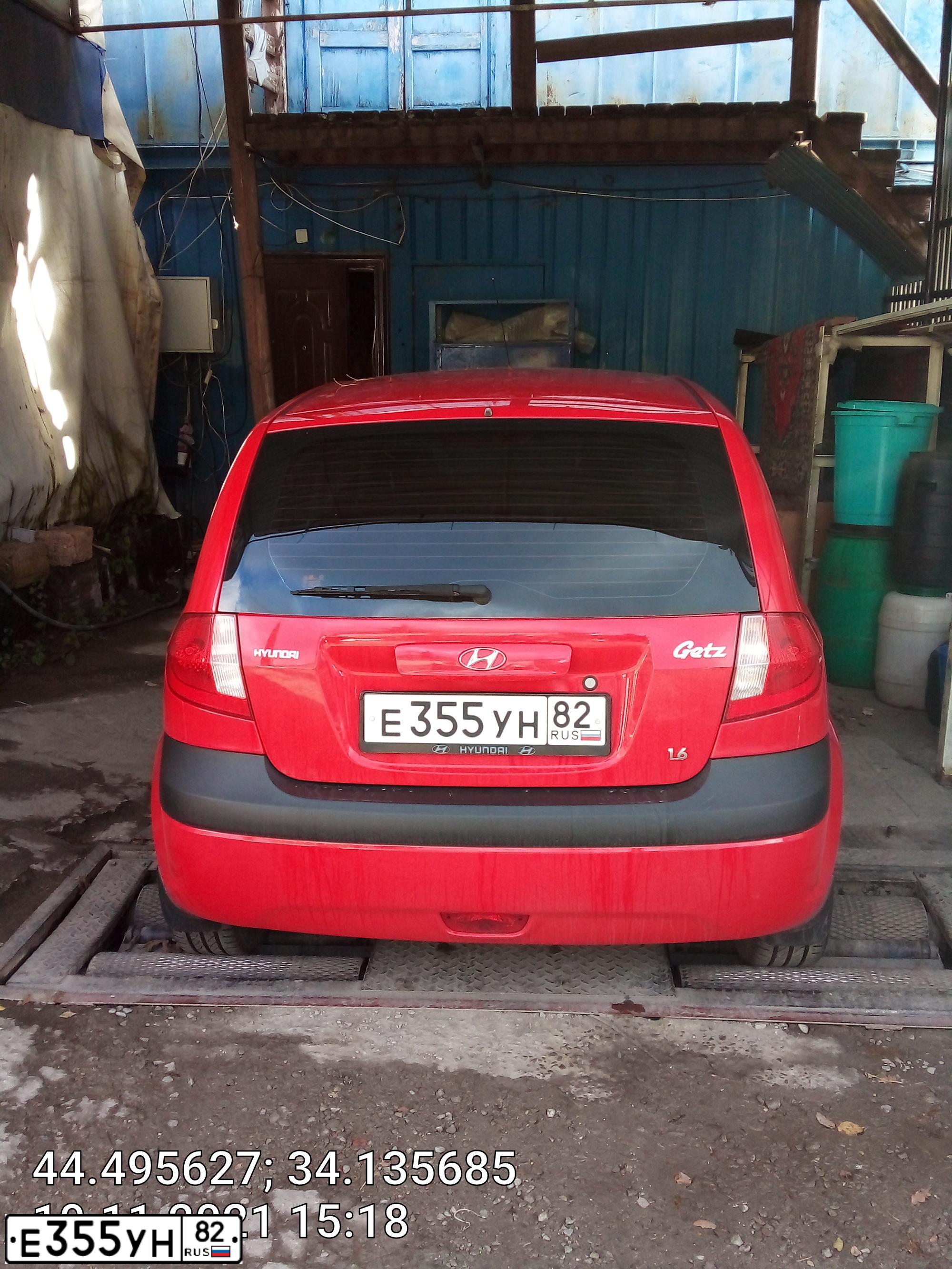 Фото автомобиля HYUNDAI GETZ, 2007 — госномер Е355УН82. Цвет: Красный