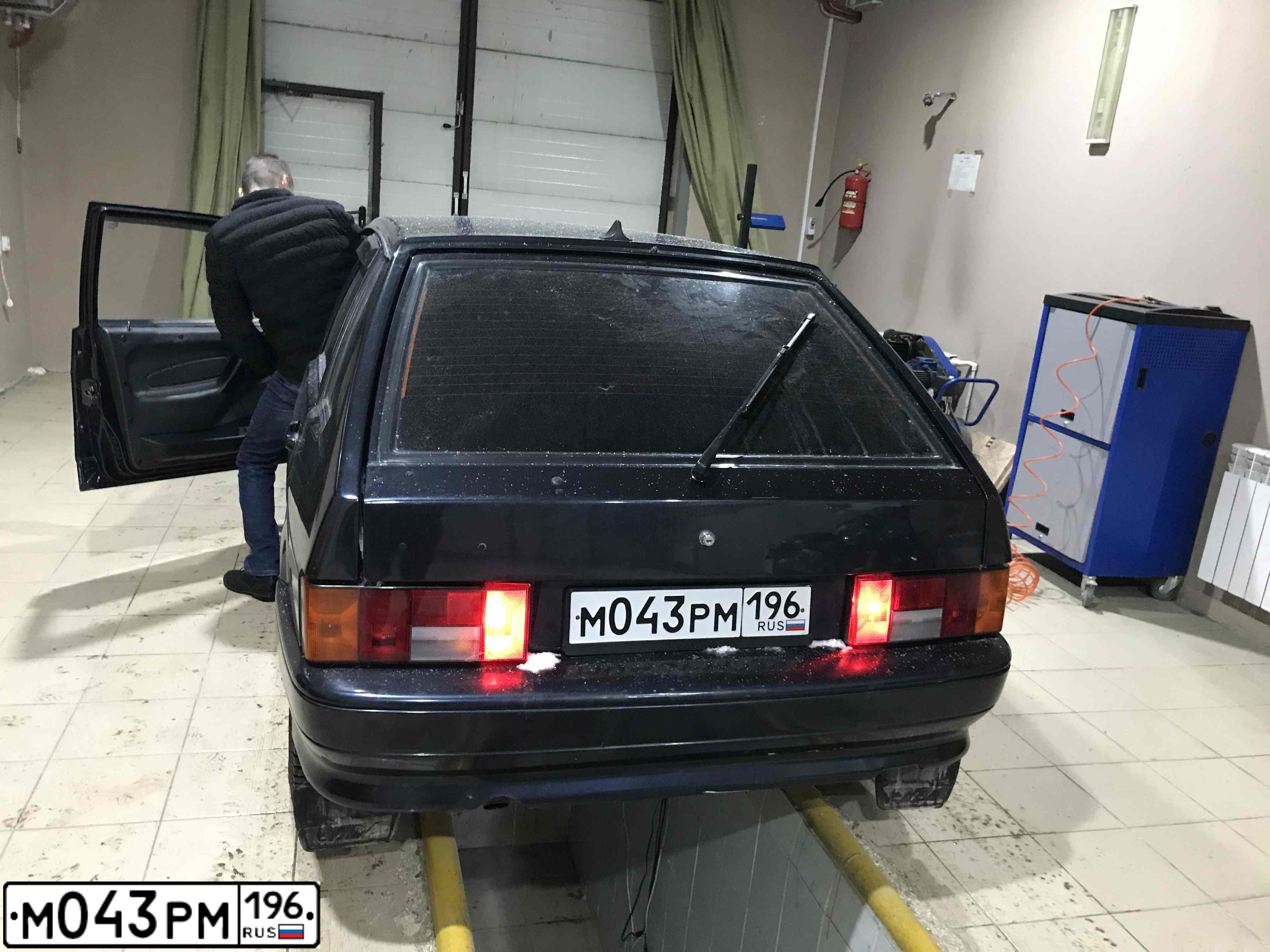 Фото автомобиля LADA 2114 SAMARA, 2008 — госномер Р996МУ196. Цвет: ЧЕРНЫЙ