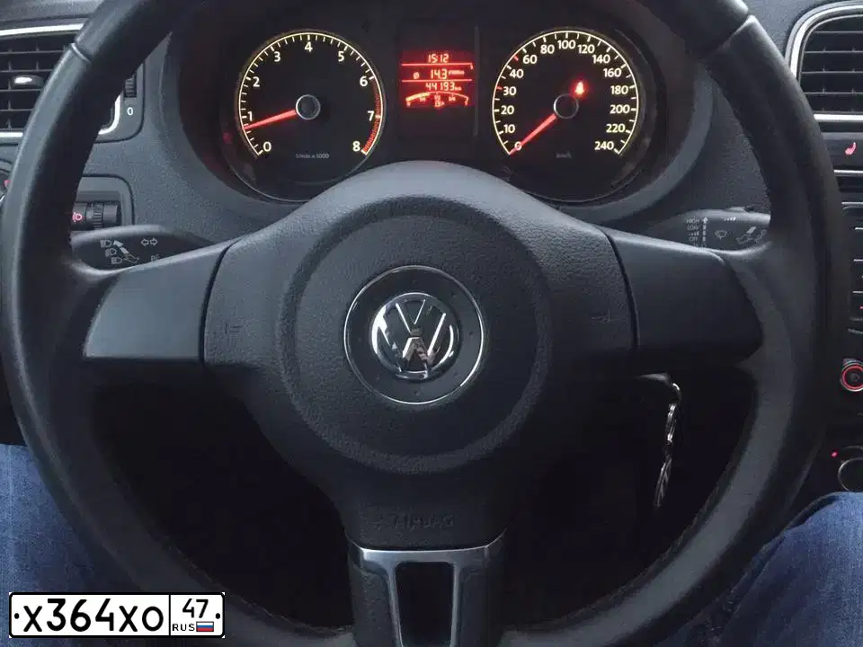Фото автомобиля VOLKSWAGEN POLO, 2014 — госномер А474МР178. Цвет: ТЕМНО-СИНИЙ