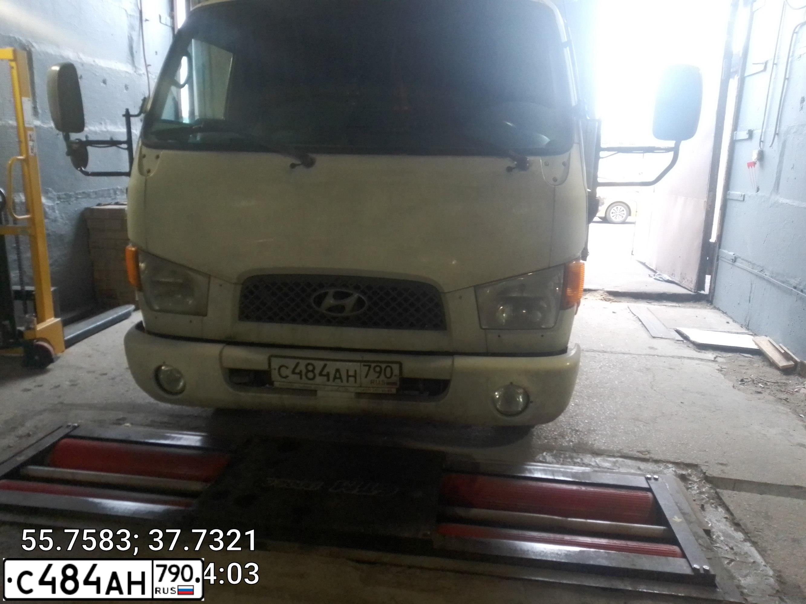 Фото автомобиля HYUNDAI MIGHTY, 2008 — госномер С484АН790. Цвет: Белый