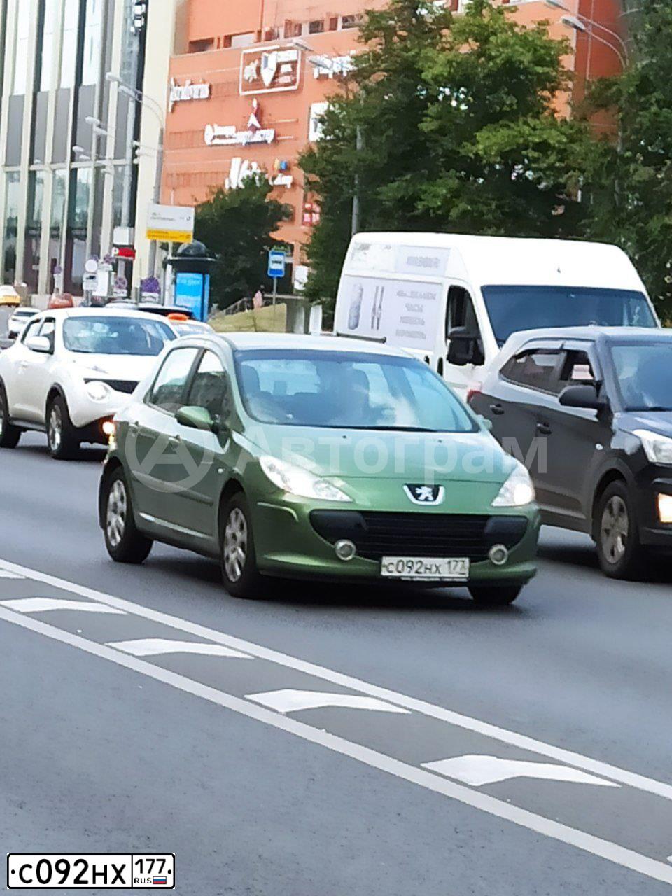 Фото автомобиля PEUGEOT 307, 2006 — госномер С092НХ177. Цвет: ЗЕЛЕНЫЙ