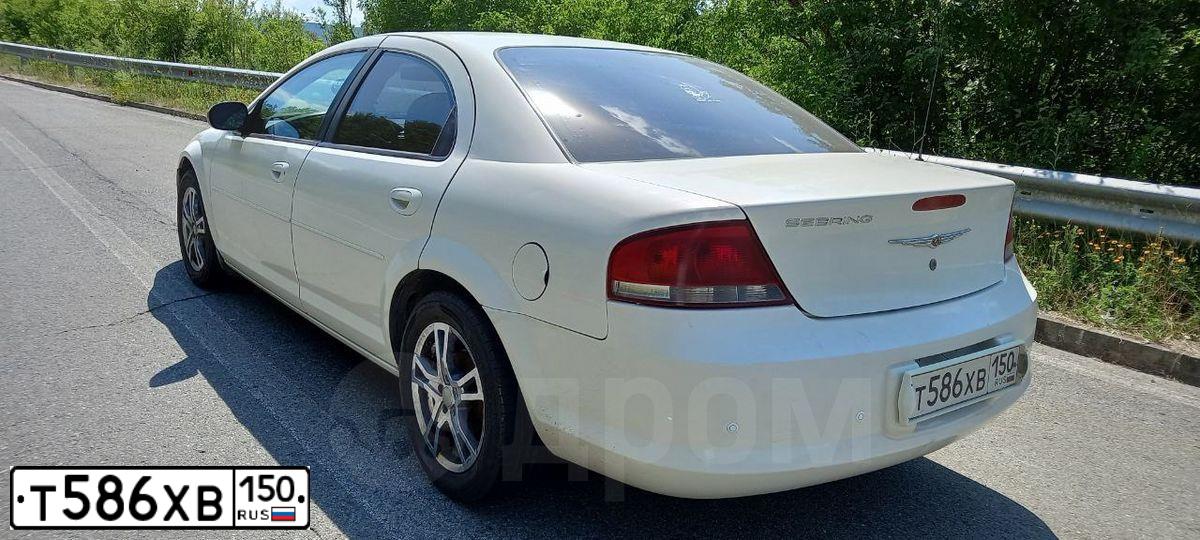 Фото автомобиля CHRYSLER SEBRING, 2004 — госномер Т586ХВ150. Цвет: Белый