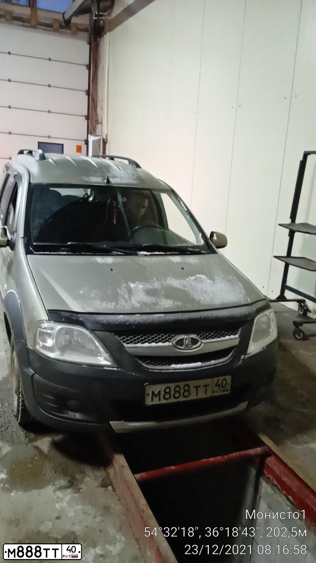 Фото автомобиля LADA 2131 NIVA, 2011 — госномер М888ТТ40. Цвет: СРЕДНИЙ СЕРО-ЗЕЛЕНЫЙ МЕТ.