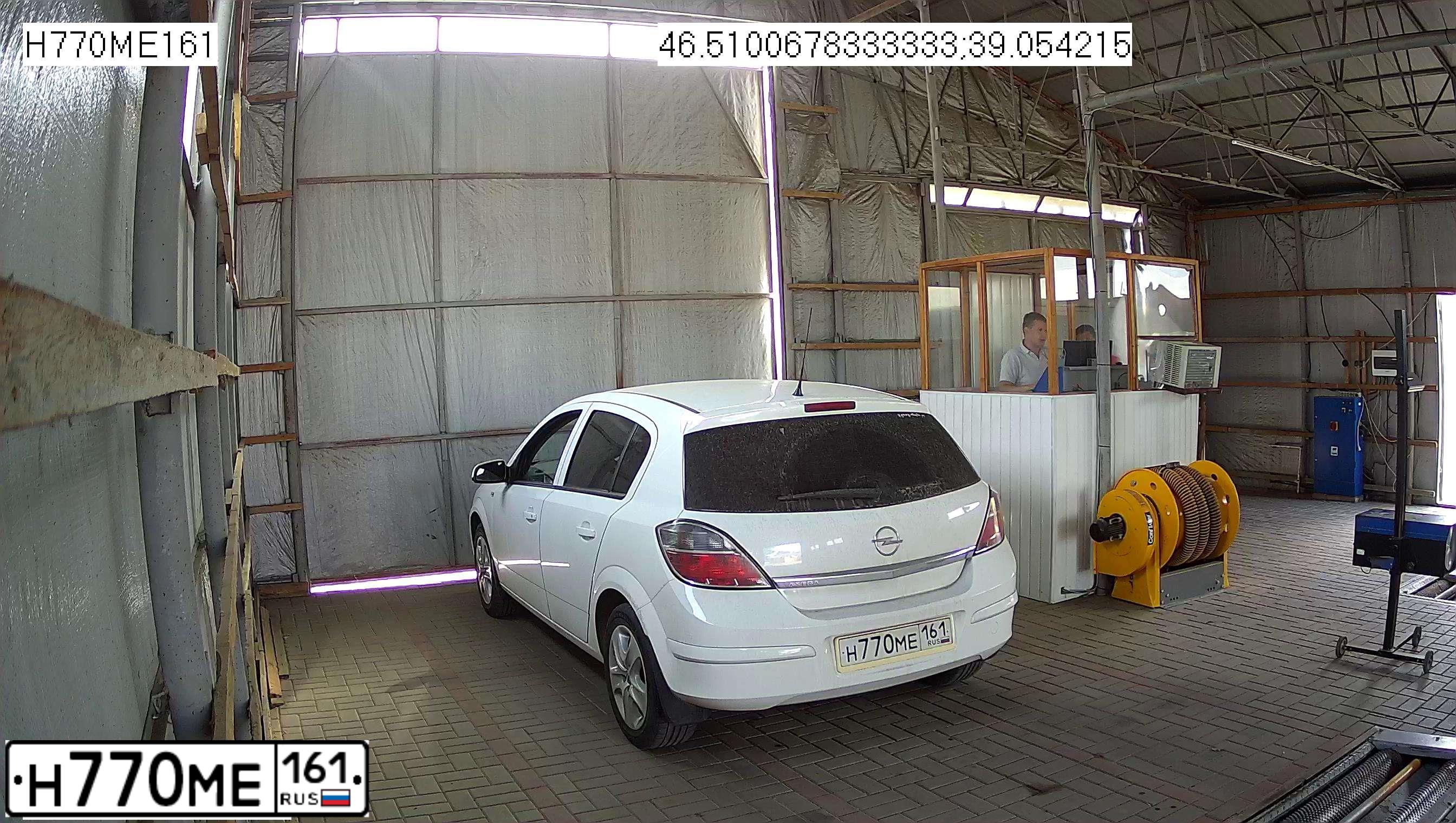 Фото автомобиля OPEL ASTRA, 2011 — госномер К100ЕО193. Цвет: Белый