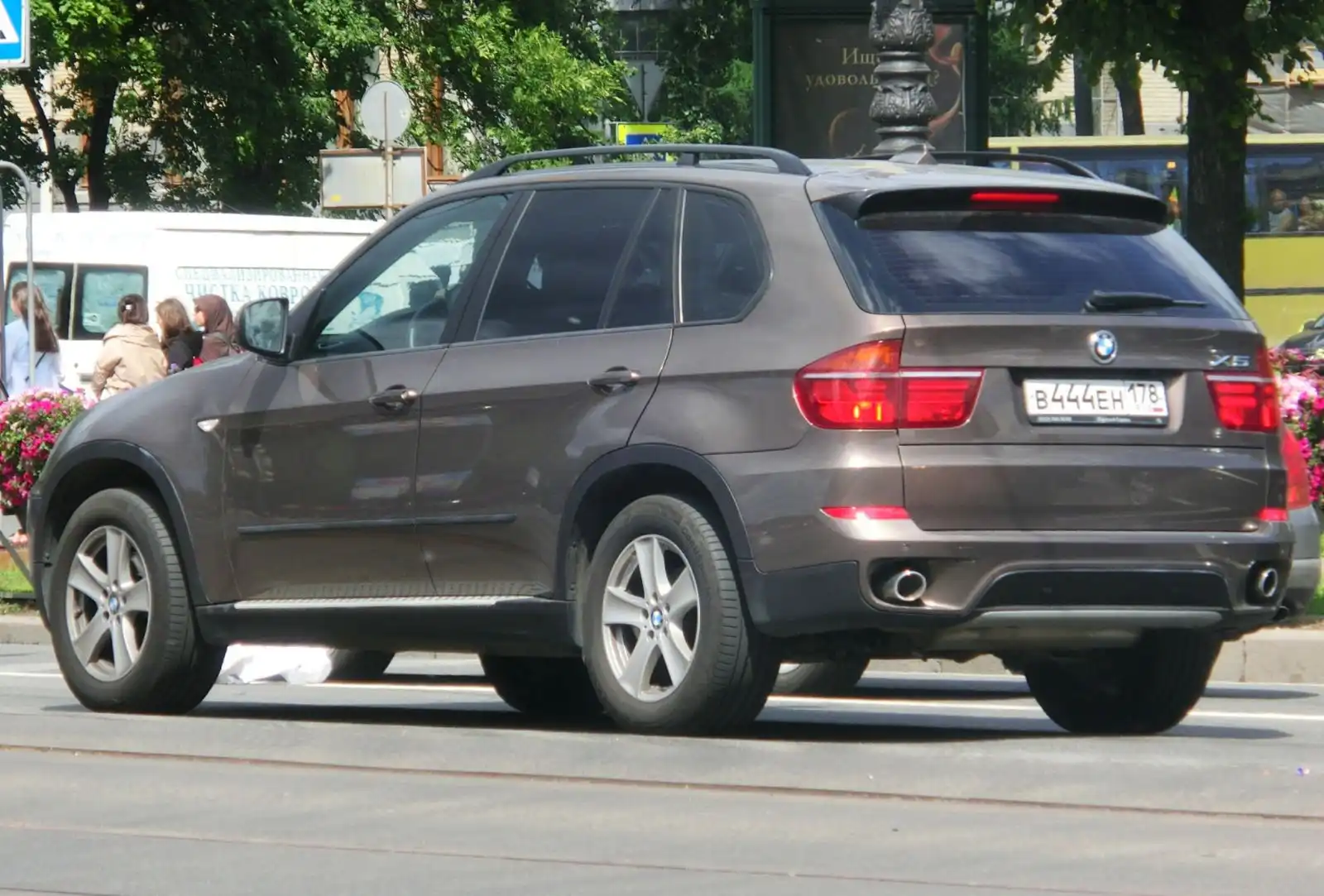 Фото автомобиля VOLVO XC70, 2011 — госномер В333ЕУ178. Цвет: ЧЕРНЫЙ