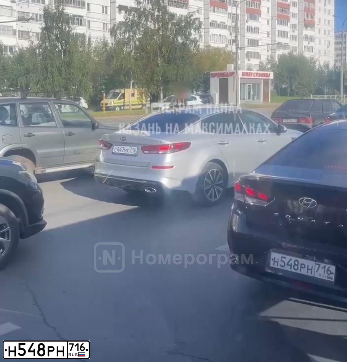 Фото автомобиля HYUNDAI SONATA, 2017 — госномер У055МХ716. Цвет: ЧЕРНЫЙ
