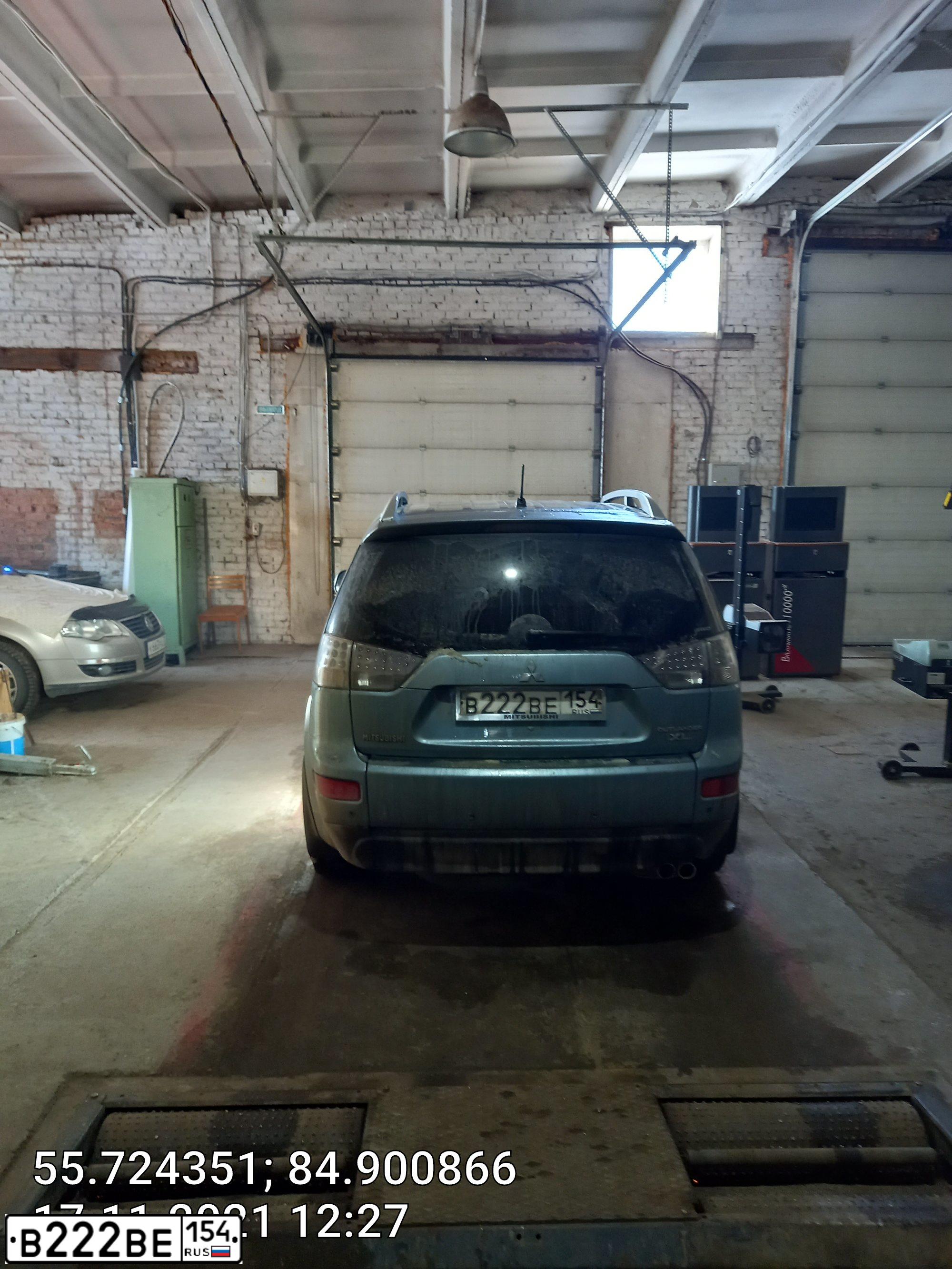 Фото автомобиля BMW X3, 2005 — госномер В222ВЕ154. Цвет: ЧЕРНЫЙ