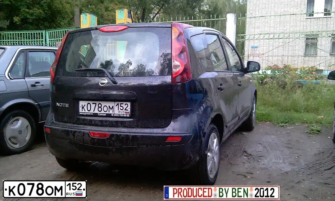Фото автомобиля NISSAN NOTE, 2012 — госномер К078ОМ152. Цвет: ЧЕРНЫЙ