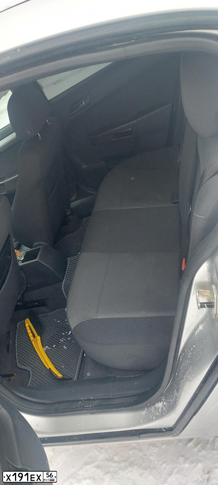 Фото автомобиля OPEL ASTRA, 2011 — госномер Р899ТУ40. Цвет: Серебристый