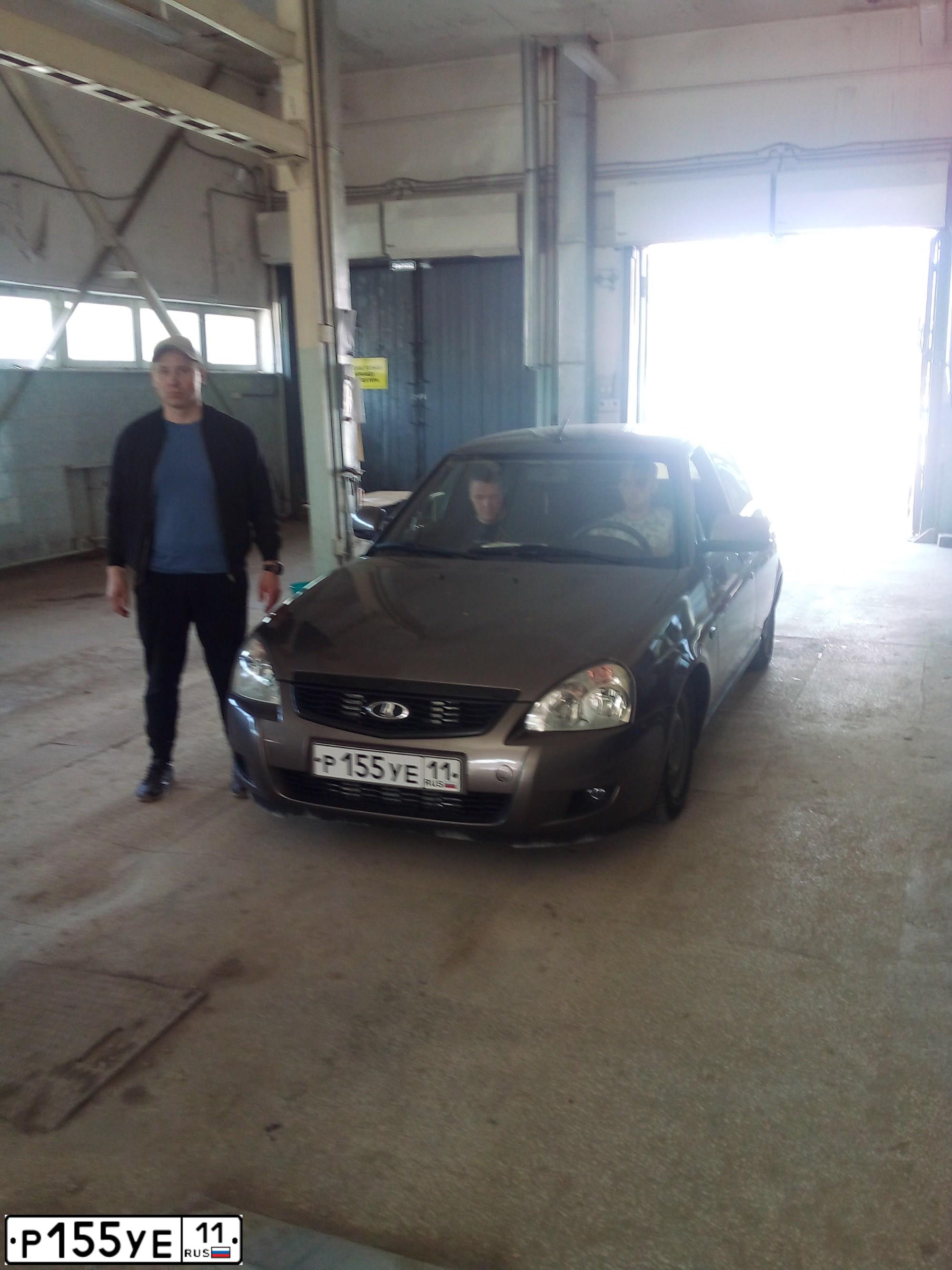 Фото автомобиля LADA PRIORA, 2014 — госномер Е037КУ11. Цвет: Золотисто-коричневый