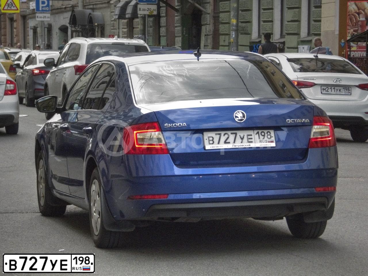 Фото автомобиля SKODA OCTAVIA, 2019 — госномер В727УЕ198. Цвет: ЯРКО-СИНИЙ