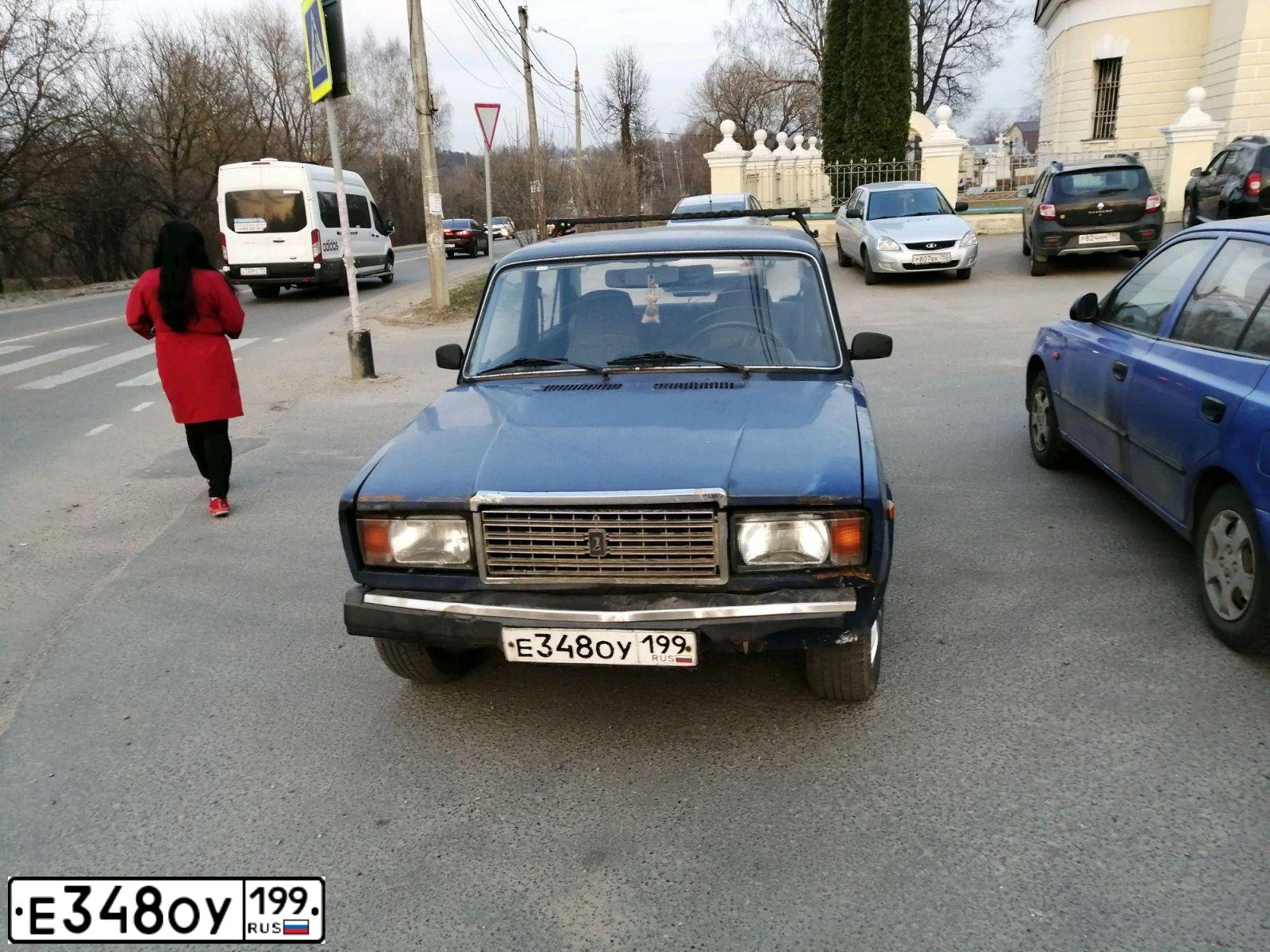Фото автомобиля LADA 2107, 2006 — госномер Е348ОУ199. Цвет: синий